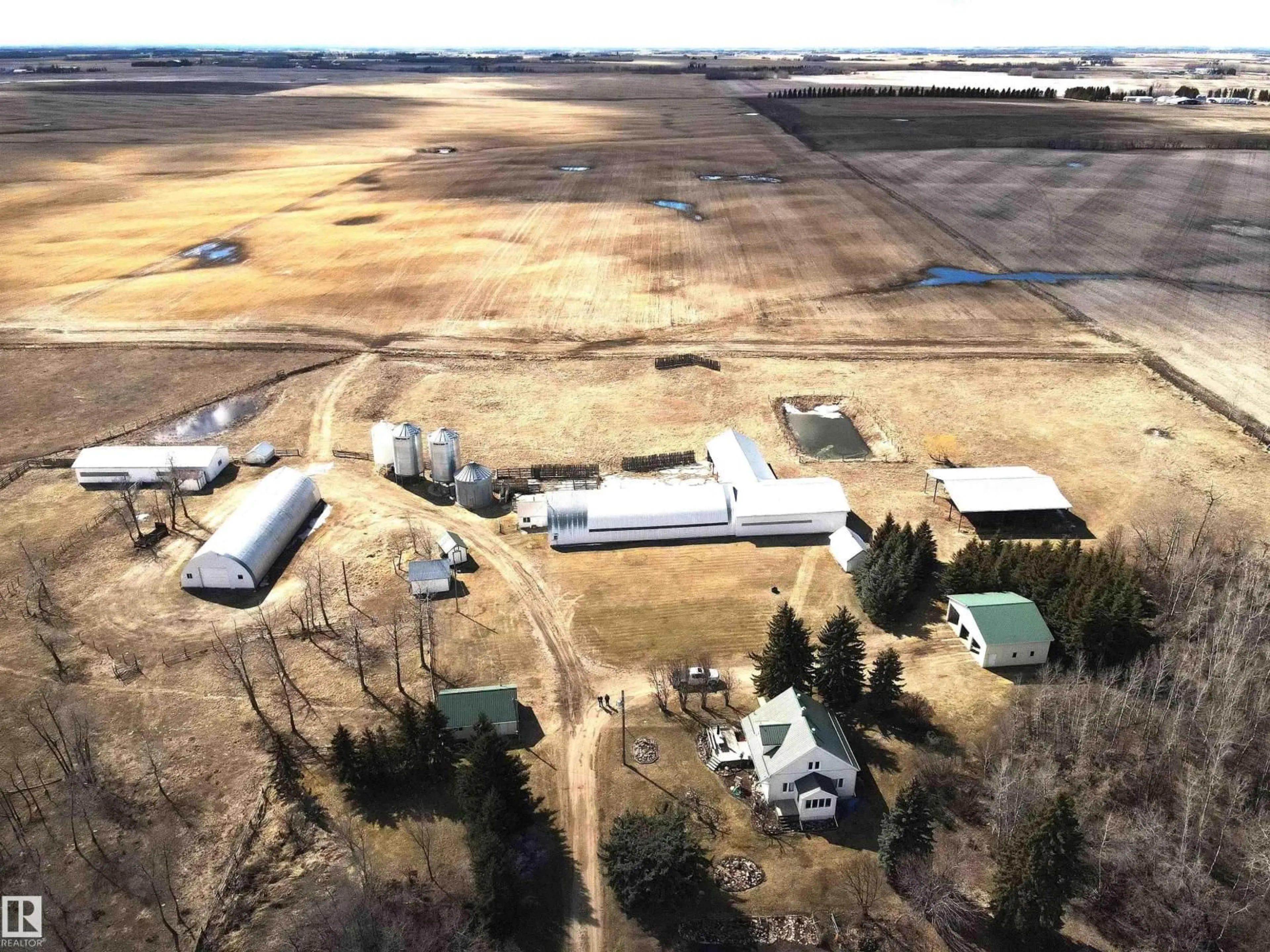 A pic from outside/outdoor area/front of a property/back of a property/a pic from drone, unknown for 49074 RGE RD 241, Rural Leduc County Alberta T9E2R8
