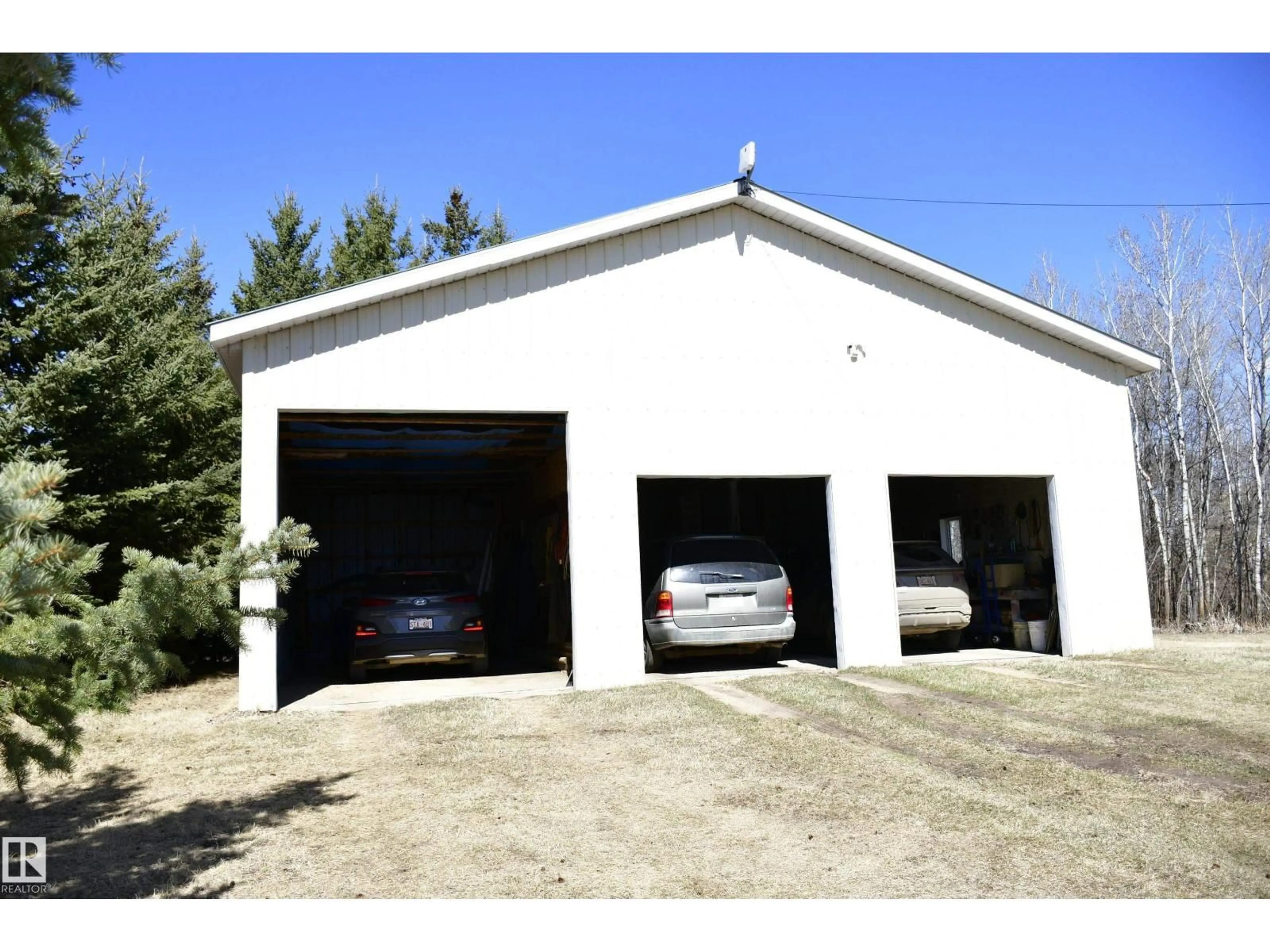 Indoor garage for 49074 RGE RD 241, Rural Leduc County Alberta T9E2R8
