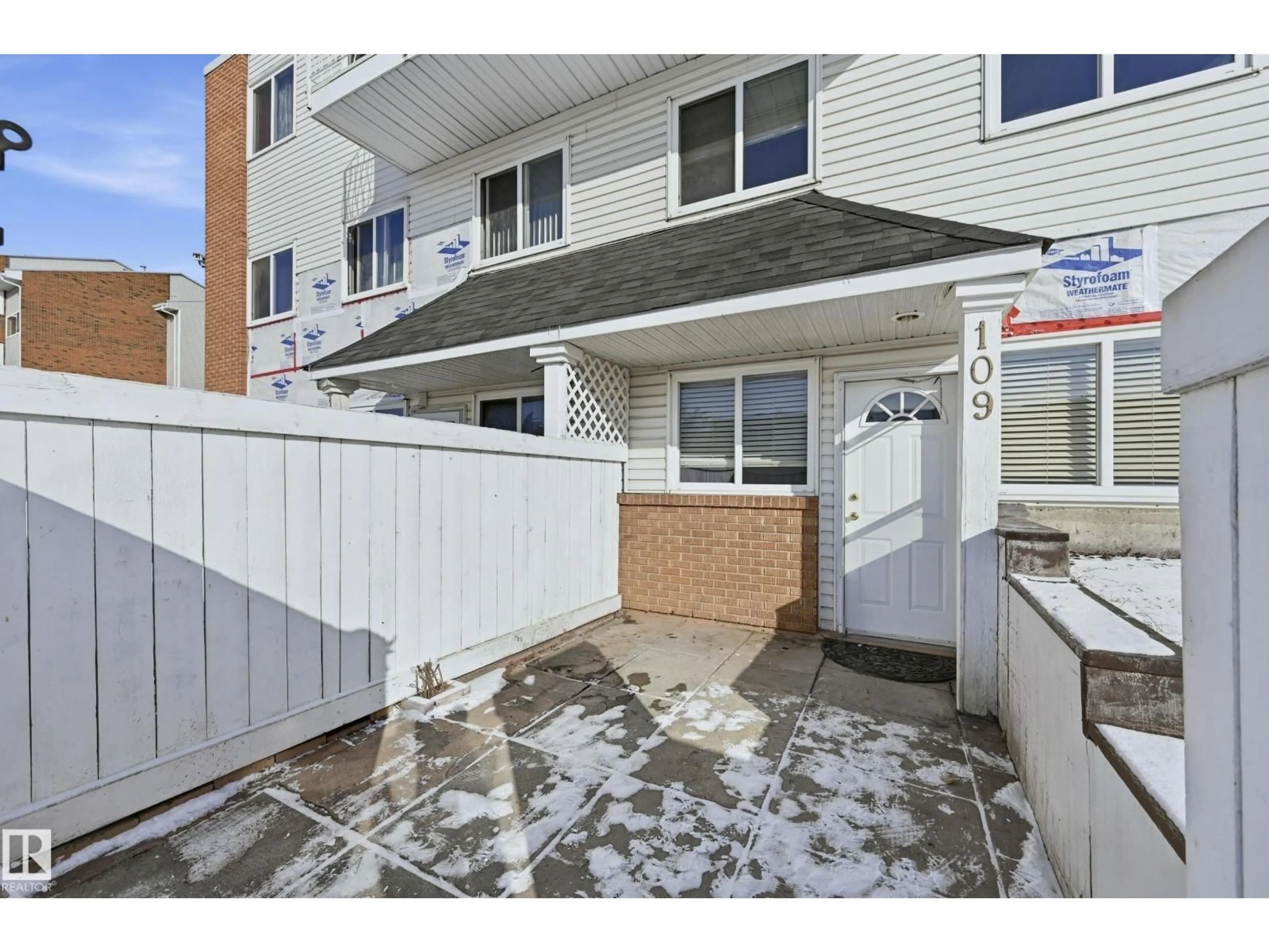 Patio, street for 109 - 14530 52 ST, Edmonton Alberta T5A3K5