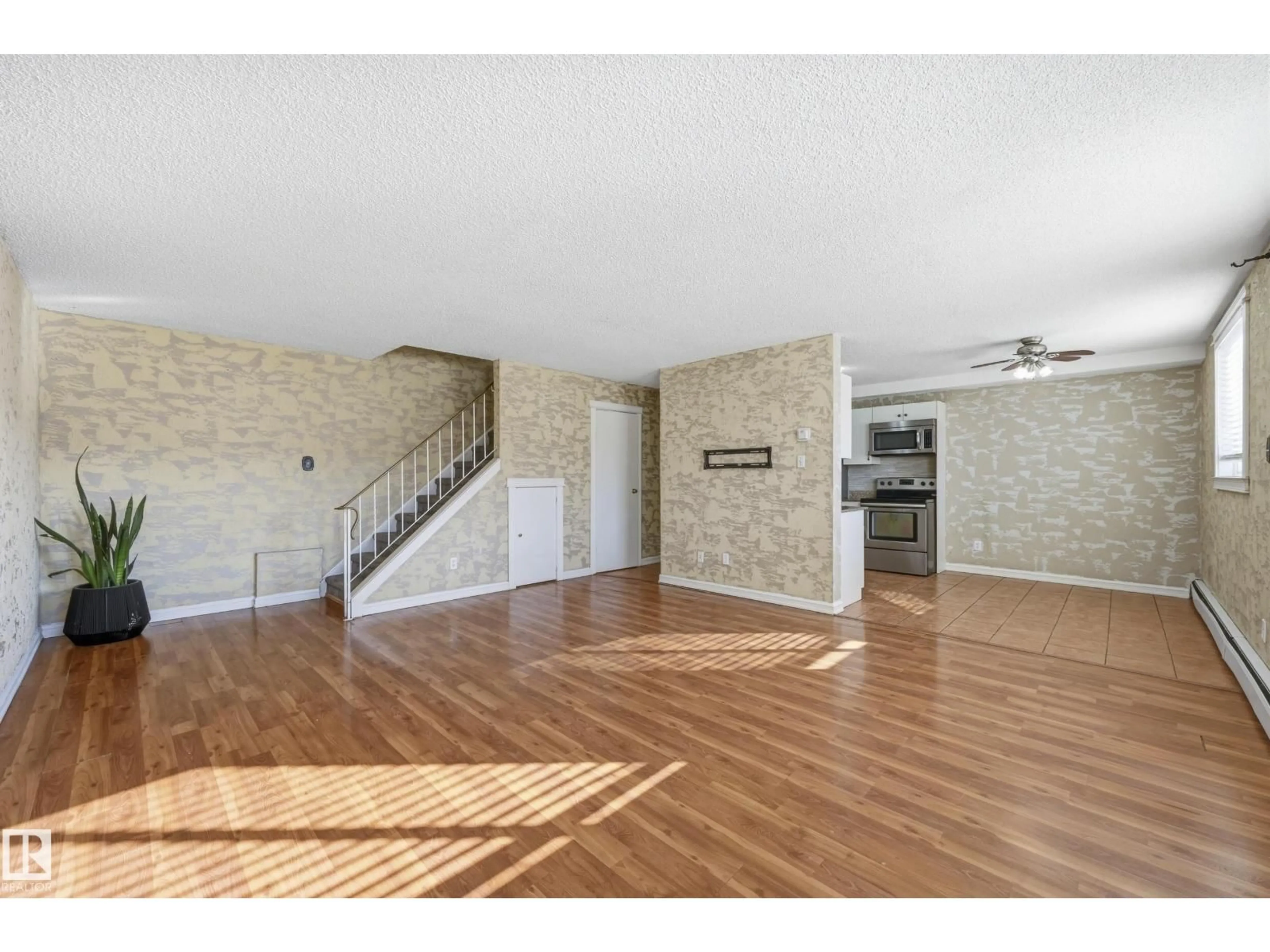 Unknown for 109 - 14530 52 ST, Edmonton Alberta T5A3K5