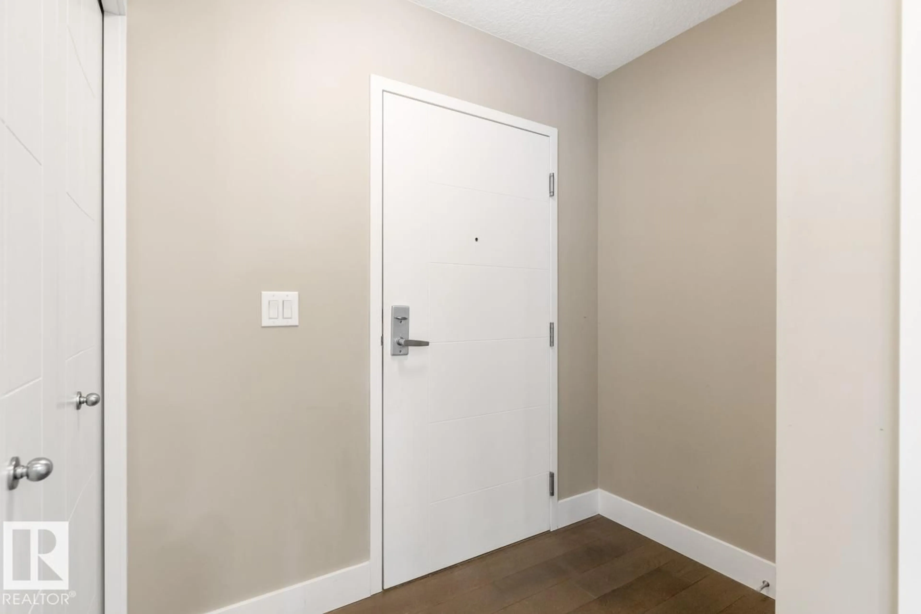 Unknown for 203 - 10006 83 AV, Edmonton Alberta T6E2C2