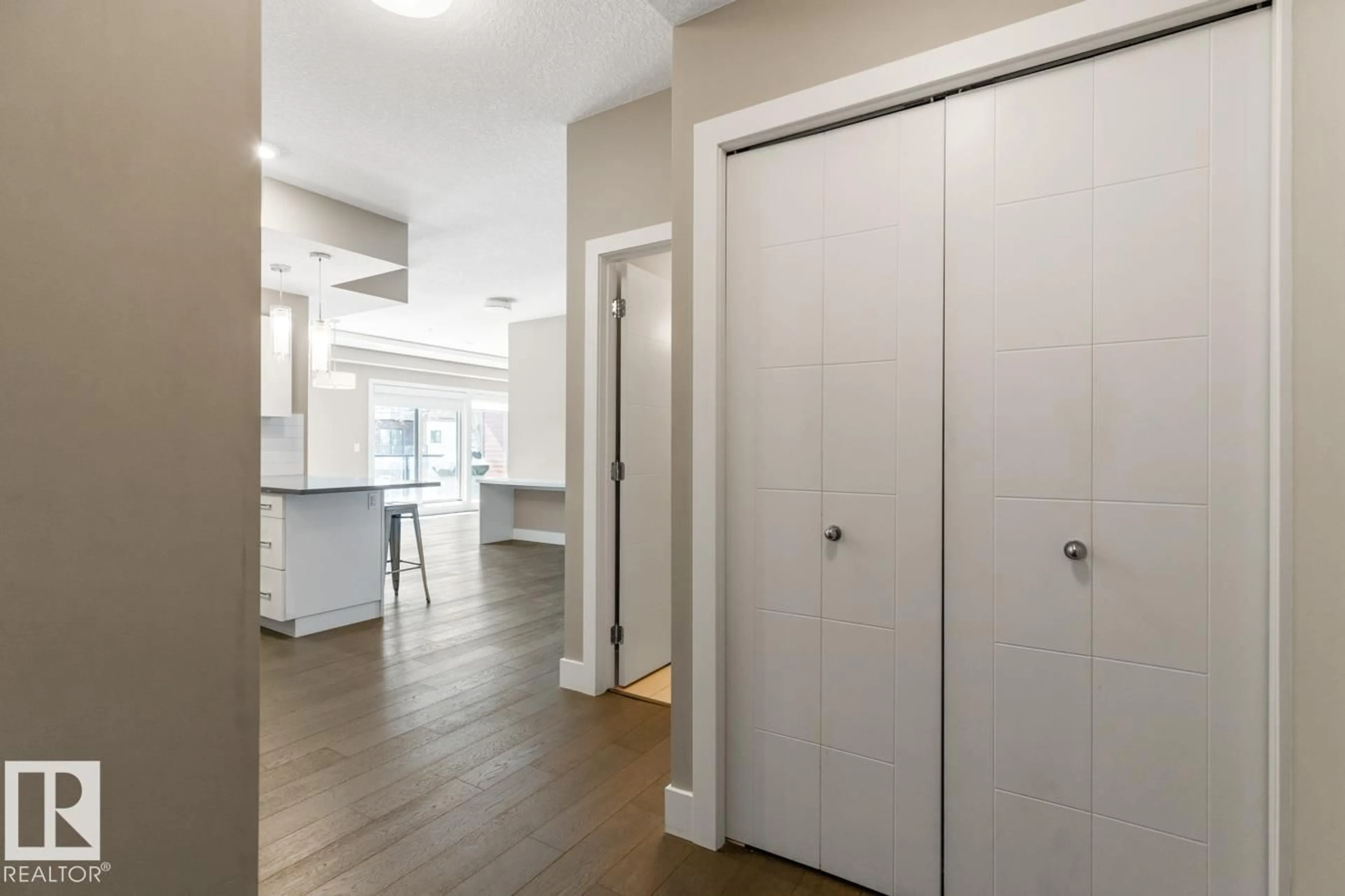 Indoor entryway for 203 - 10006 83 AV, Edmonton Alberta T6E2C2