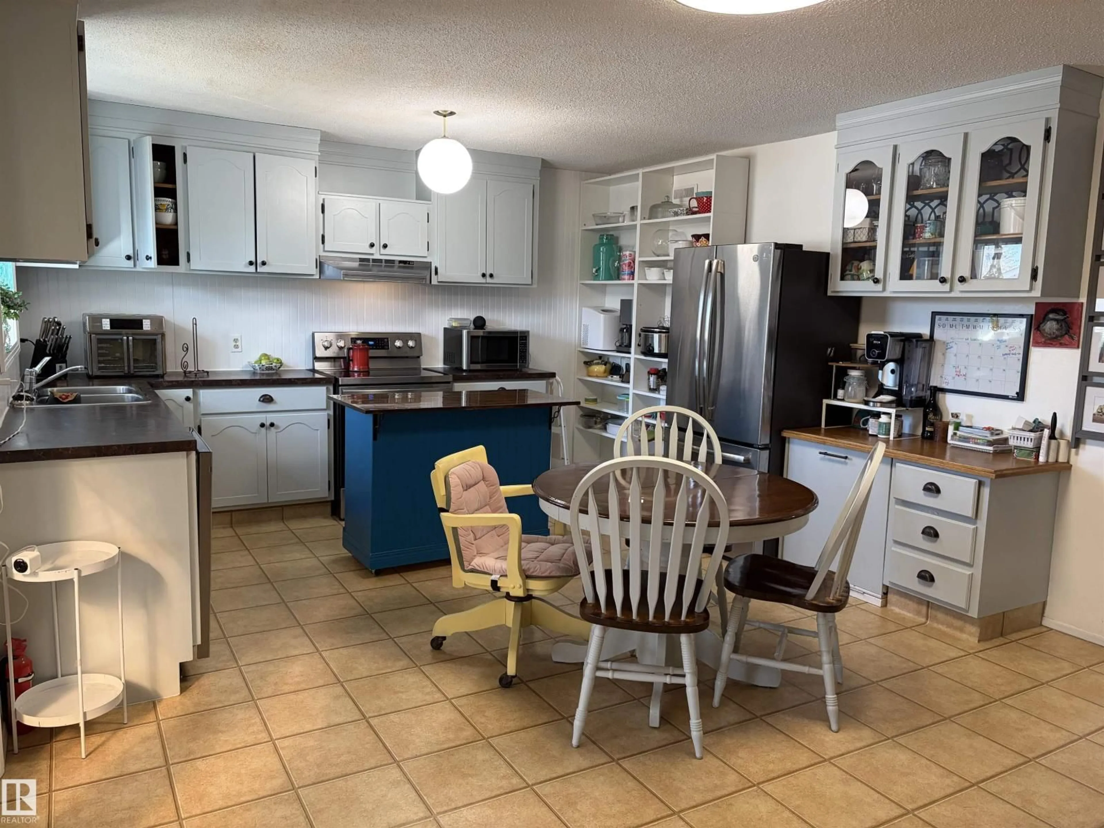 Open concept kitchen, ceramic/tile floor for 4204 43A AVE, Bonnyville Town Alberta T9N1W7