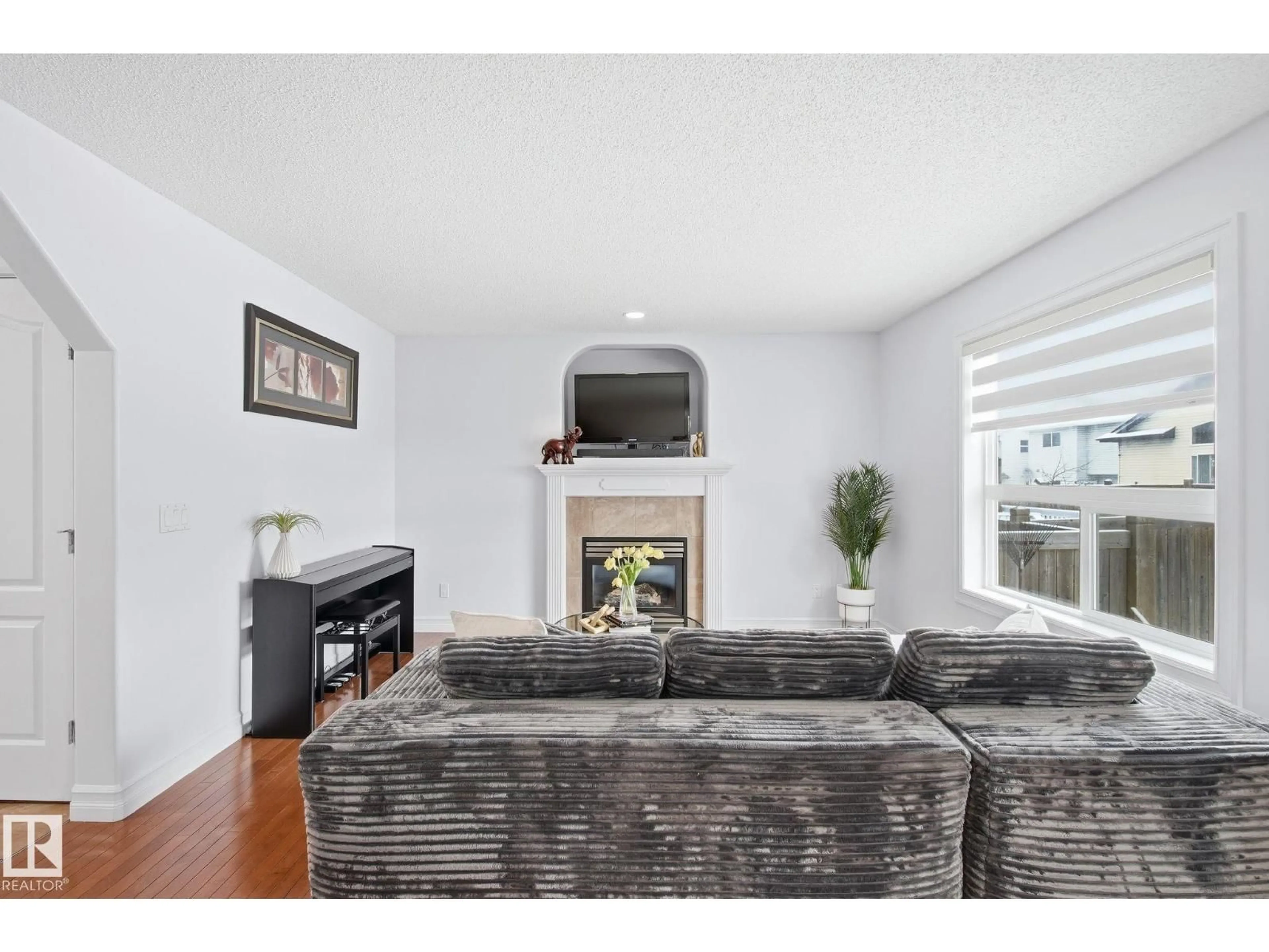 Living room with furniture, unknown for 3016 24 AVE NW, Edmonton Alberta T6T0G7