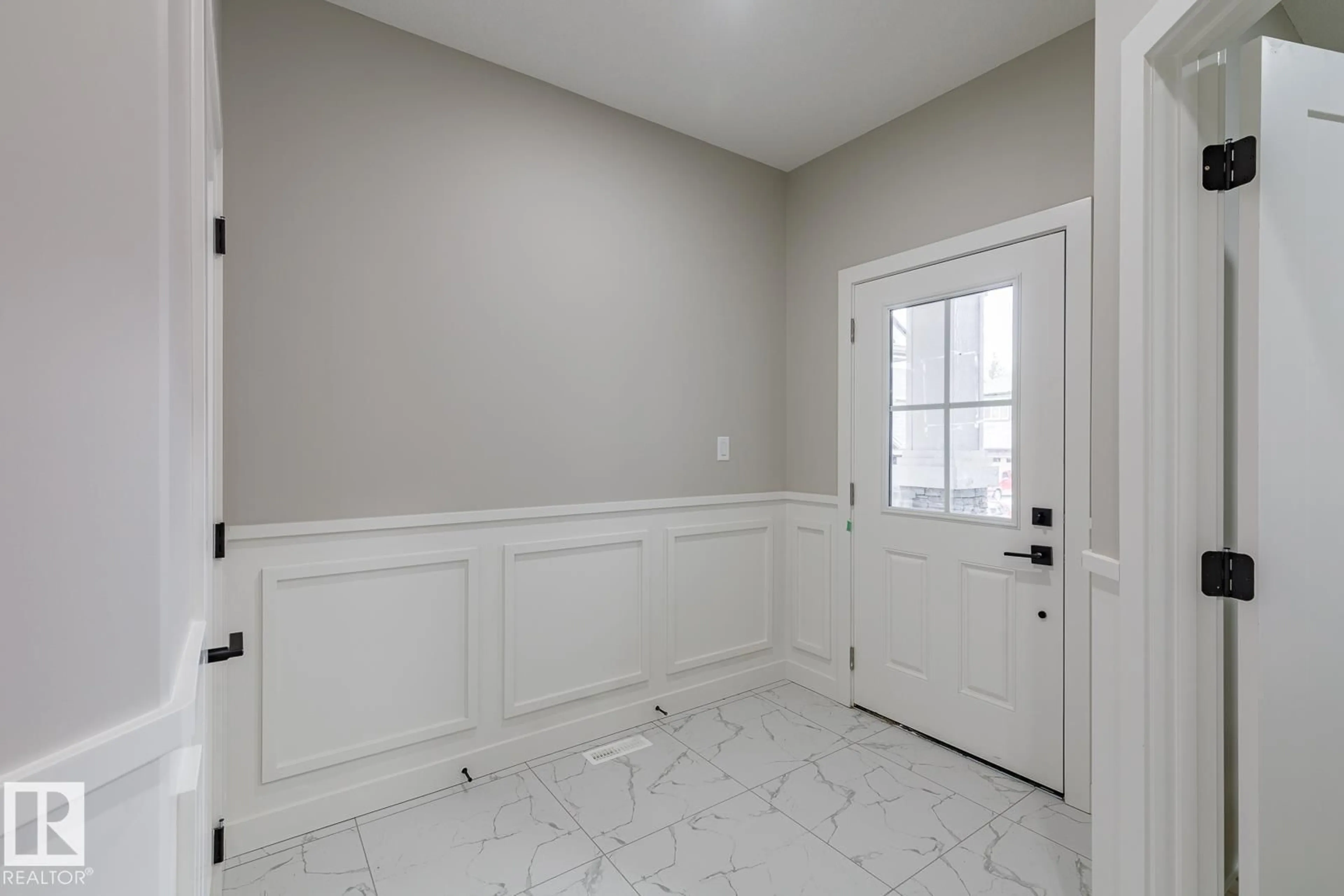 Indoor entryway for 48 CHARTRES CL, St. Albert Alberta T8T2E1