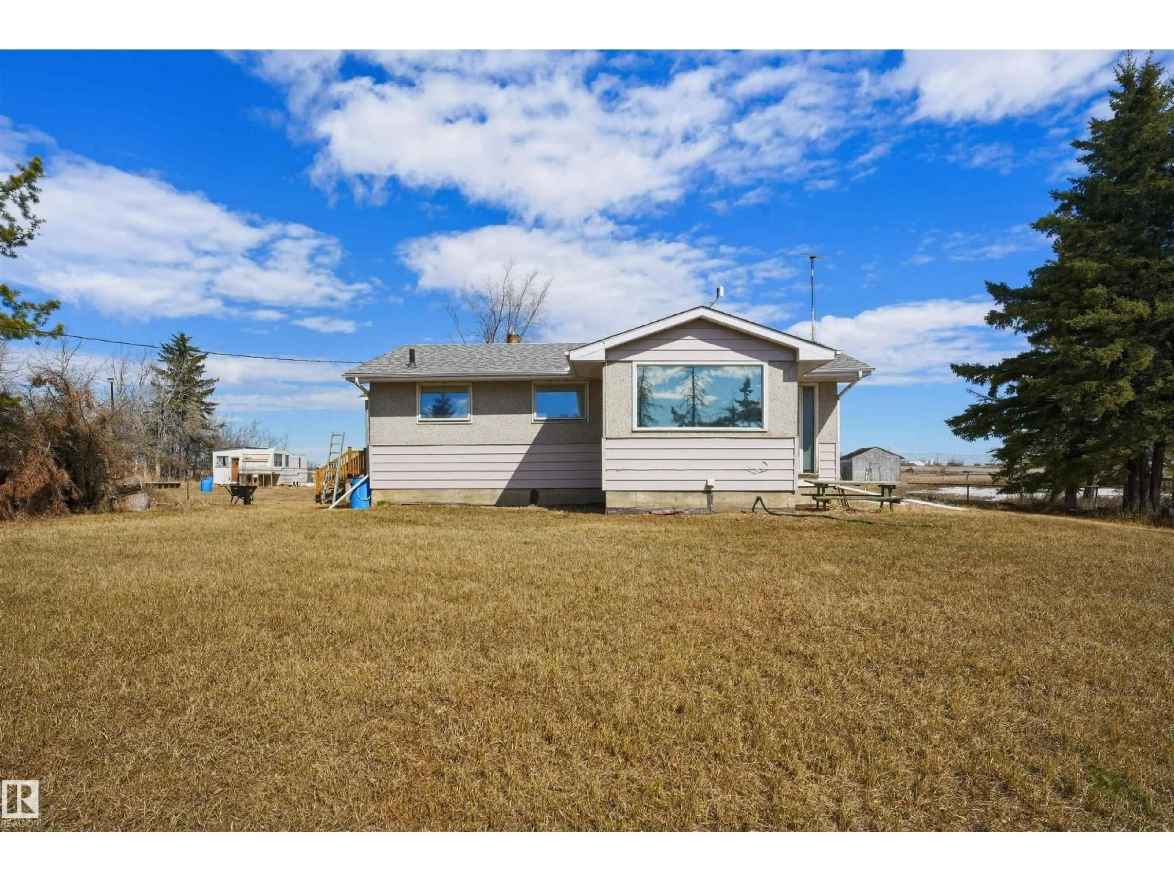 Unknown for 171006 TWP 534, Rural Lamont County Alberta T0B3H0