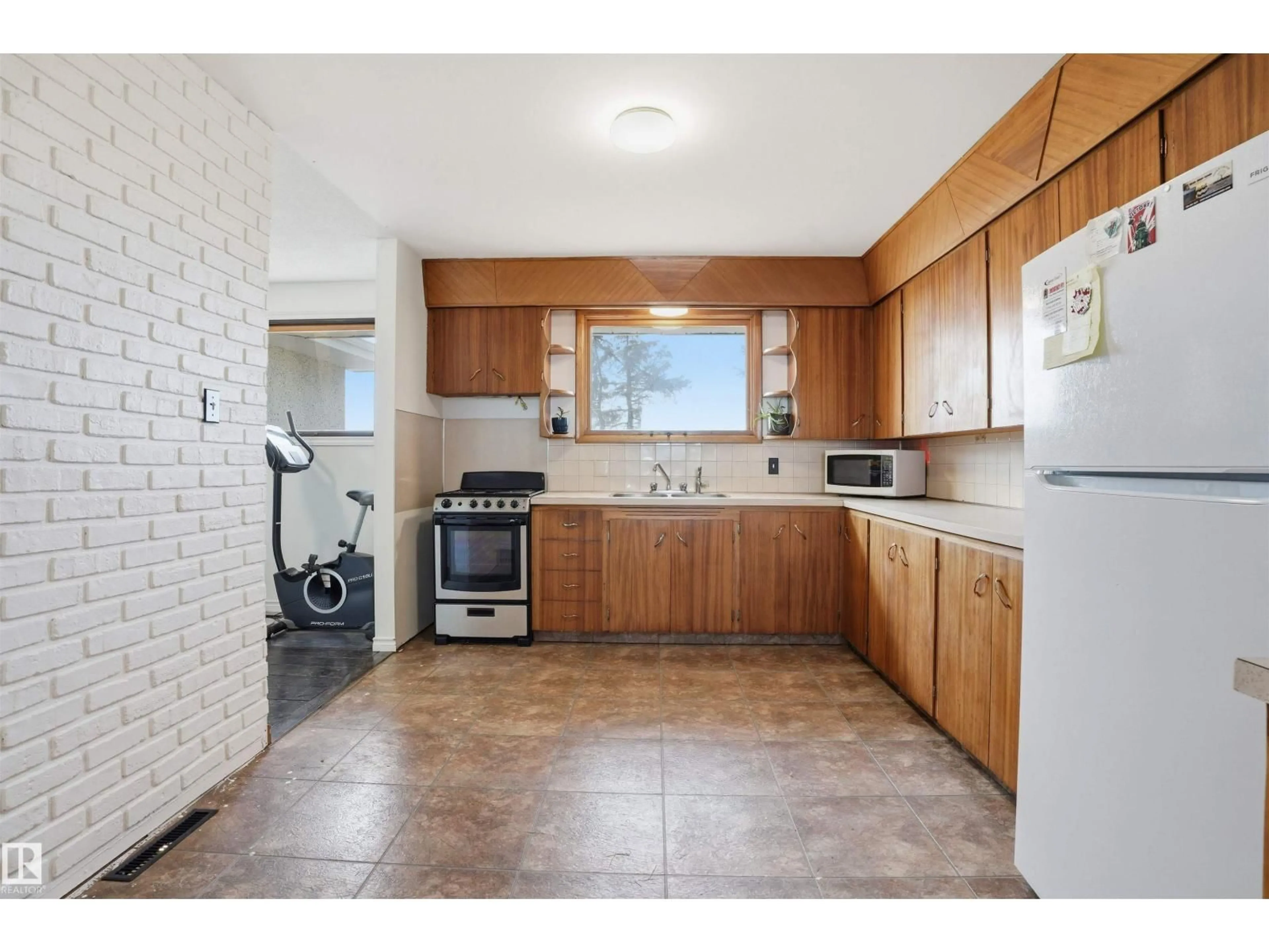 Standard kitchen, ceramic/tile floor for 171006 TWP 534, Rural Lamont County Alberta T0B3H0