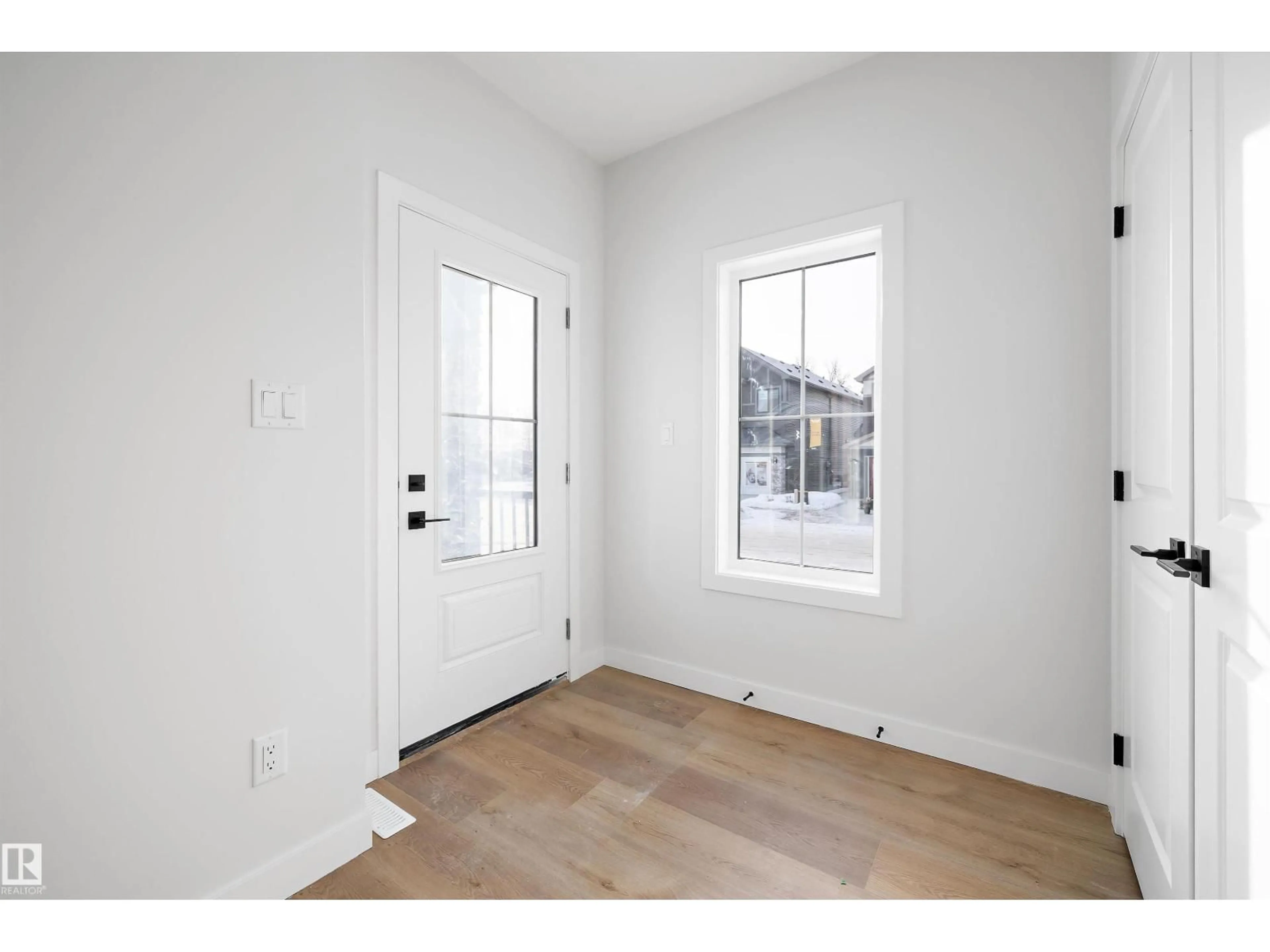 Indoor entryway for 954 ELDERBERRY LD, Edmonton Alberta T6M3K3