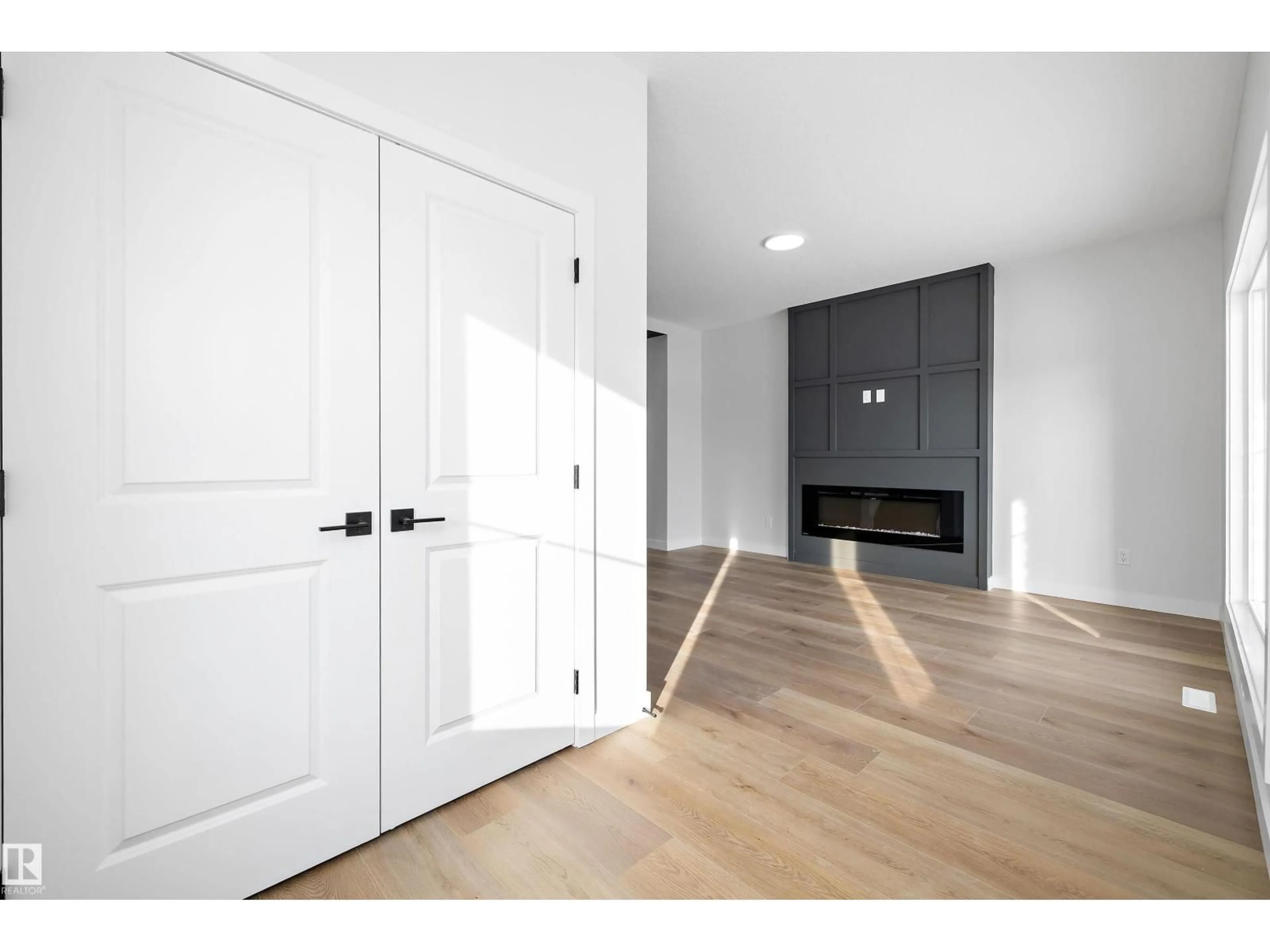 Indoor entryway for 954 ELDERBERRY LD, Edmonton Alberta T6M3K3