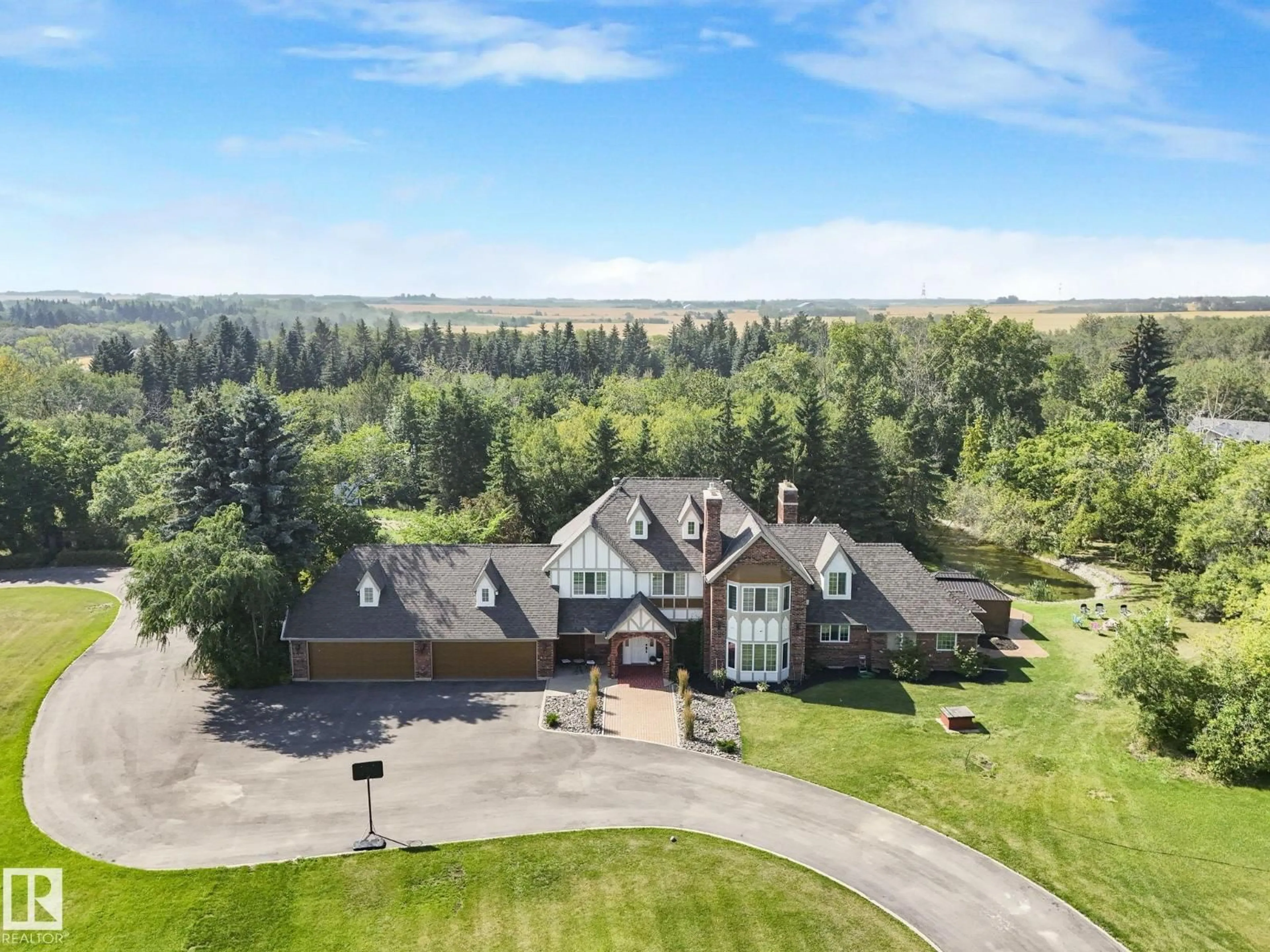 A pic from outside/outdoor area/front of a property/back of a property/a pic from drone, mountain view for 54509 - 5 RGE RD 232, Rural Sturgeon County Alberta T8L5E9