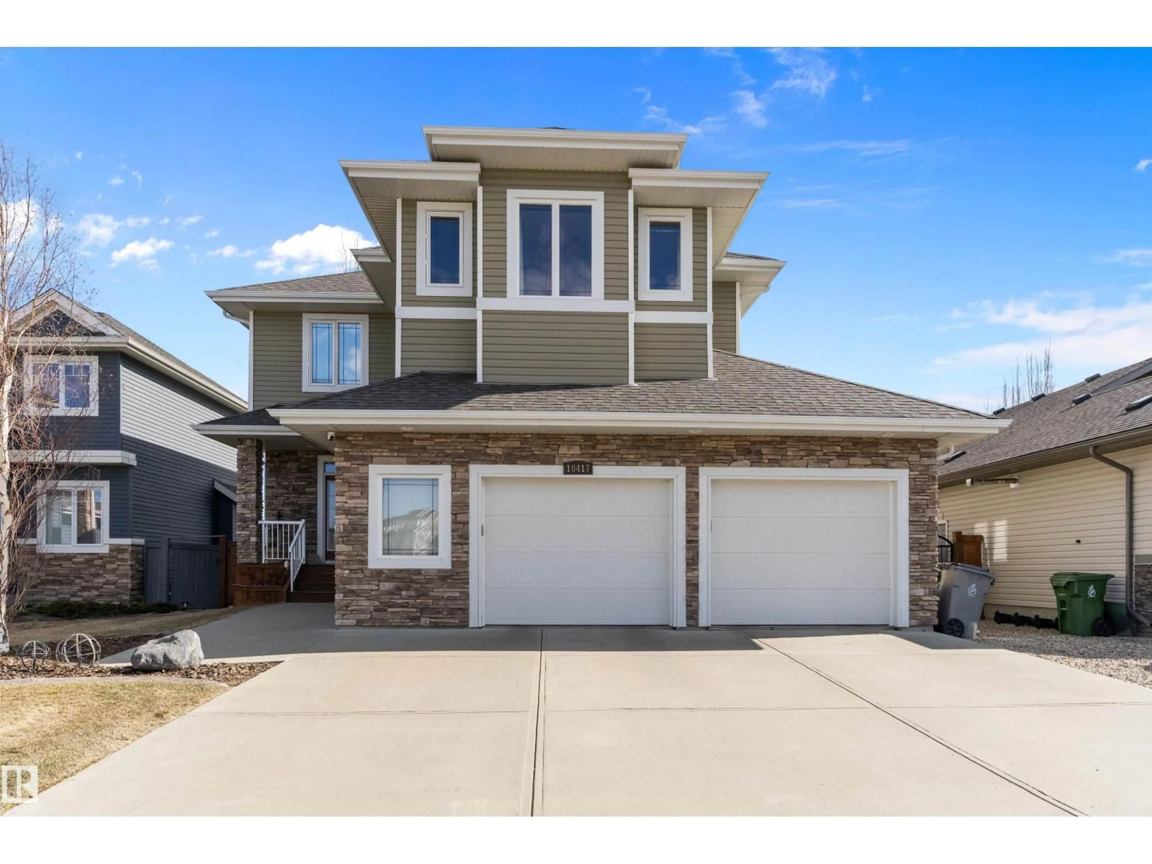 Home with vinyl exterior material, street for 10417 97 ST, Morinville Alberta T8R0B8