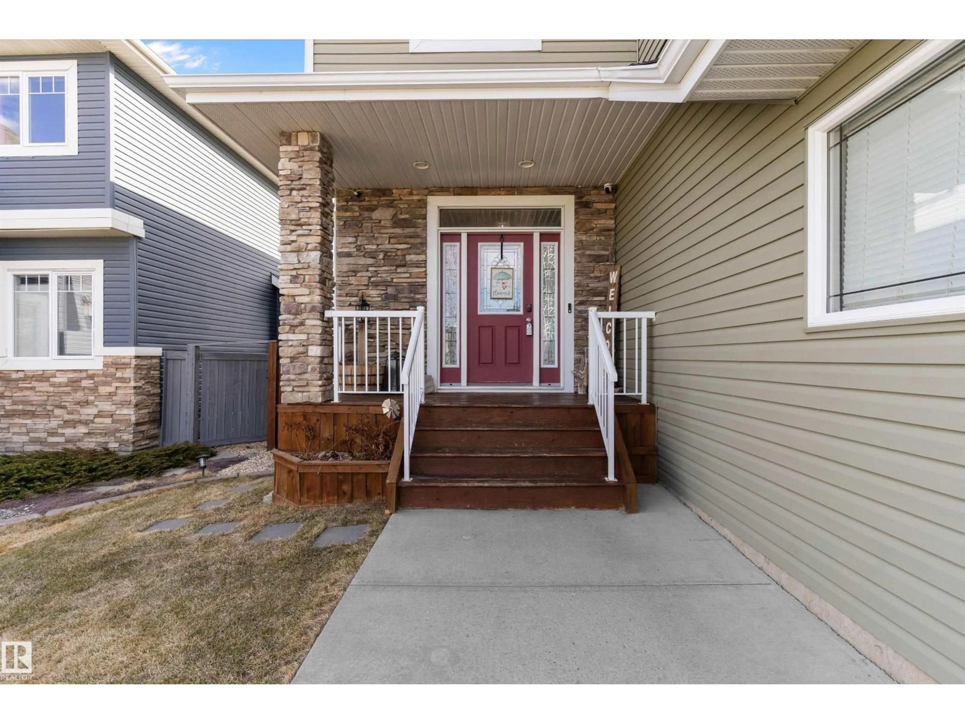 Indoor entryway for 10417 97 ST, Morinville Alberta T8R0B8