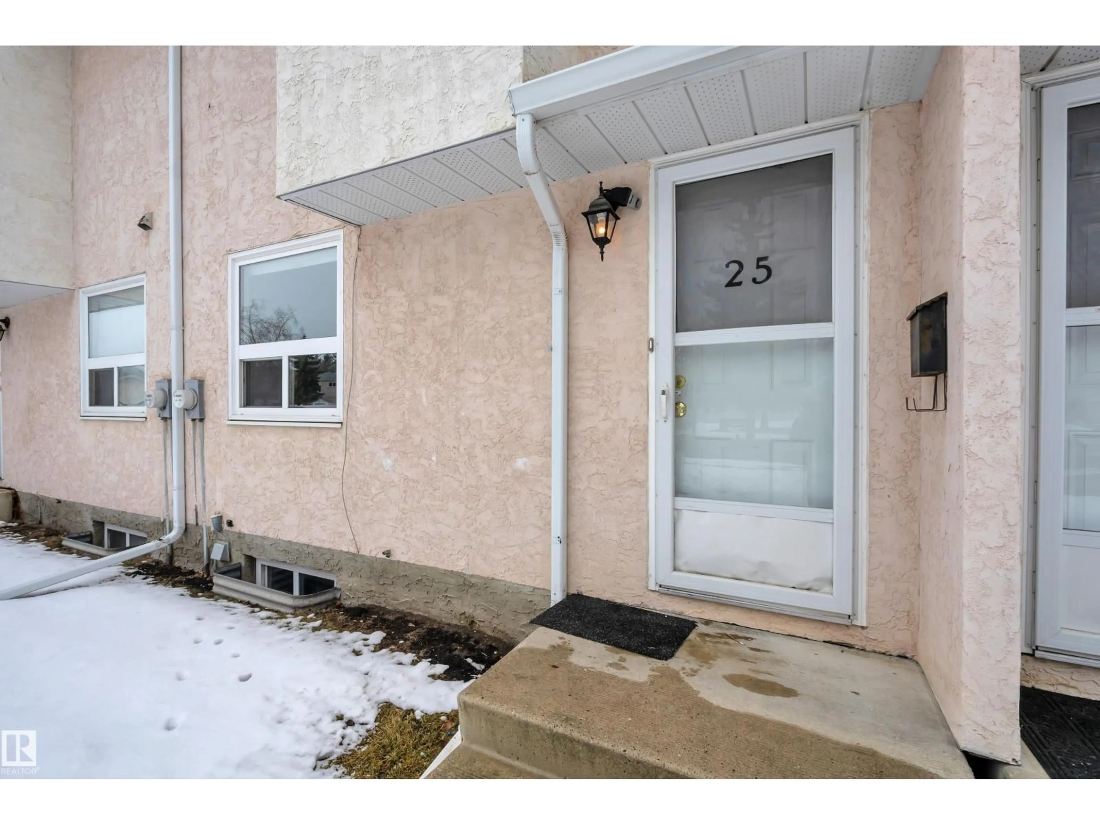 Indoor entryway for NW - 25 LAKEWOOD VG, Edmonton Alberta T6K2B3