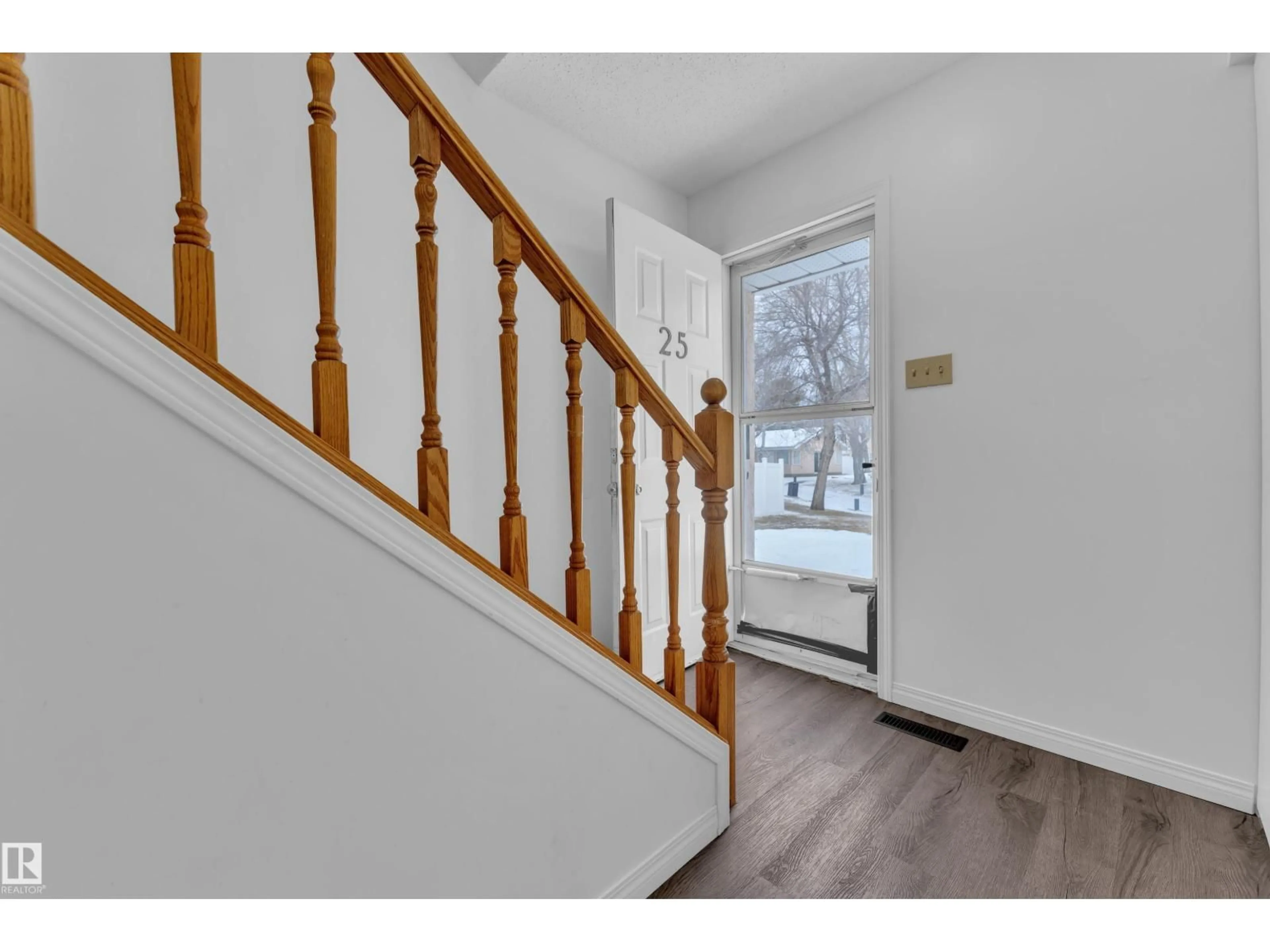 Indoor entryway for NW - 25 LAKEWOOD VG, Edmonton Alberta T6K2B3
