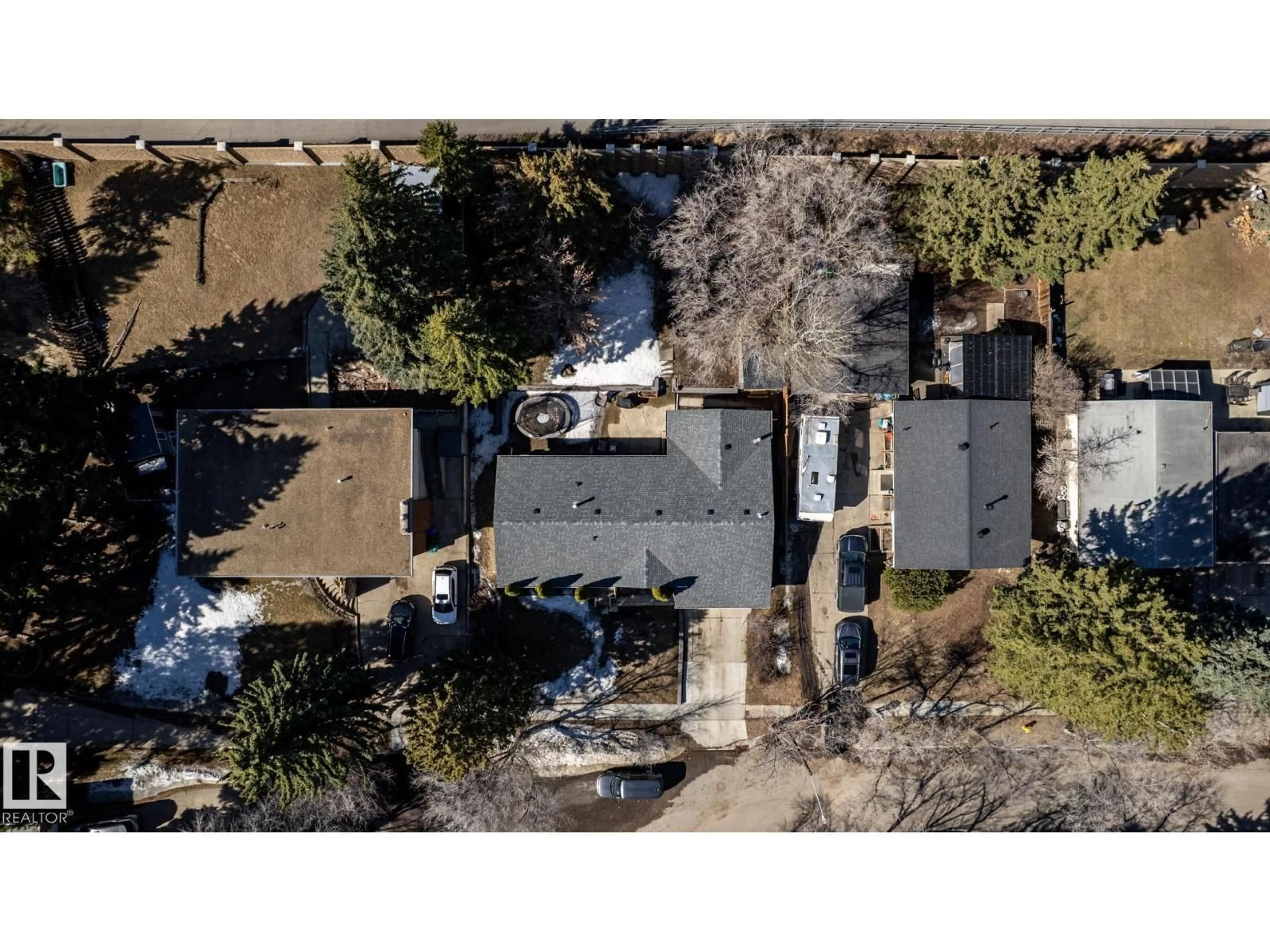 A pic from outside/outdoor area/front of a property/back of a property/a pic from drone, street for 17 SPRUCE CR, St. Albert Alberta T8N0H4