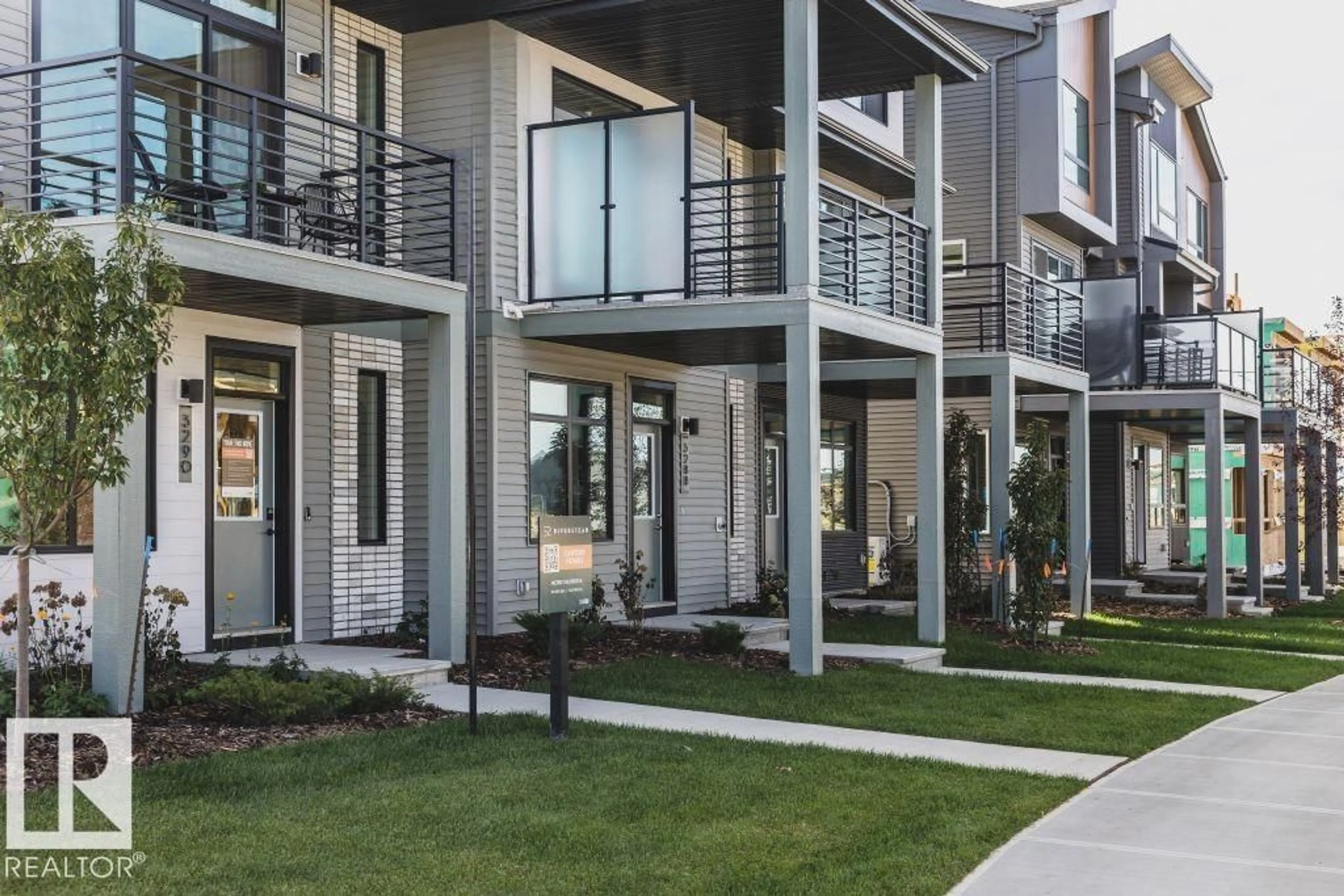 Patio, street for SW - 305 32 ST, Edmonton Alberta T6X3C8