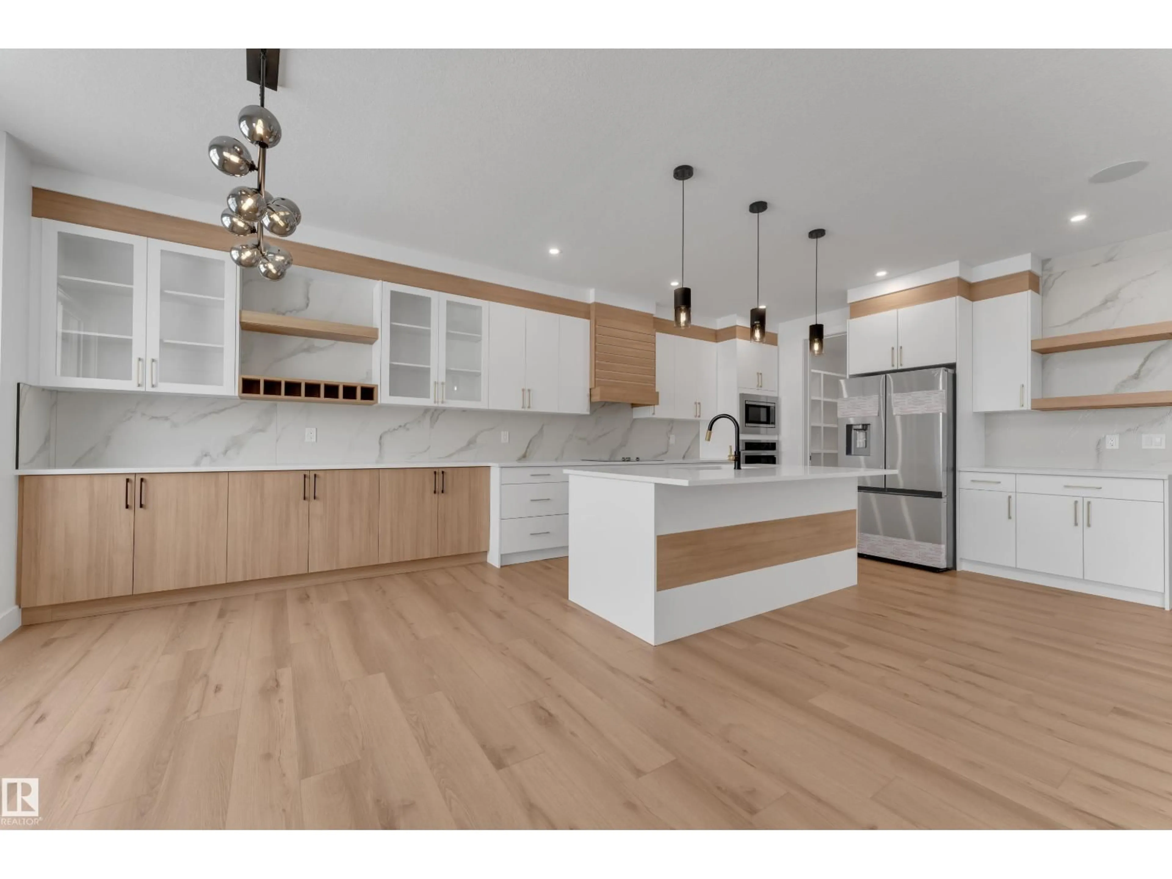 Open concept kitchen, wood/laminate floor for 760 ASTORIA WY, Devon Alberta T9G0M7