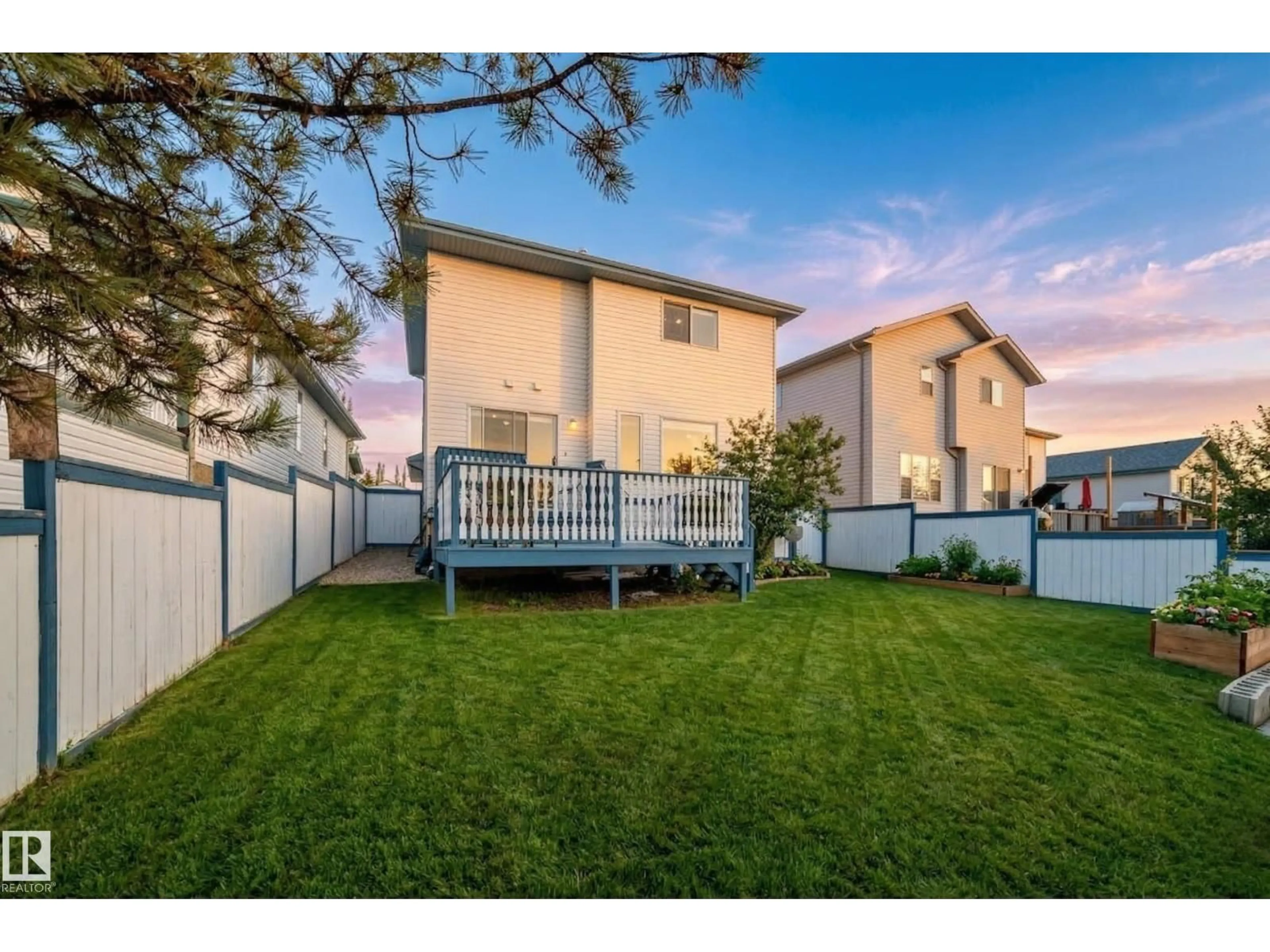 A pic from outside/outdoor area/front of a property/back of a property/a pic from drone, street for 4008 37 AV NW, Edmonton Alberta T6L7B2