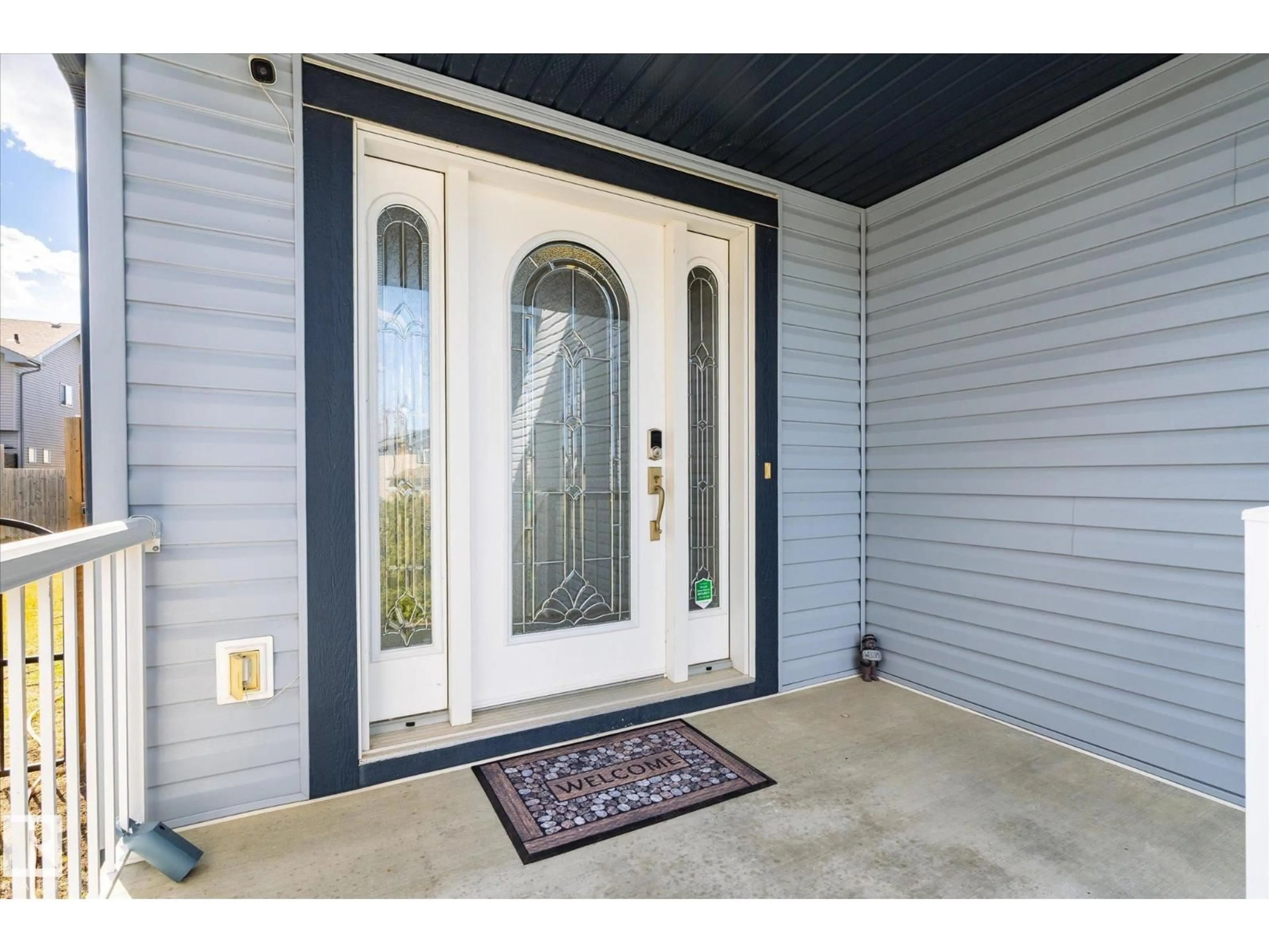 Indoor entryway for 137 WELLINGTON PL, Fort Saskatchewan Alberta T8L0G4