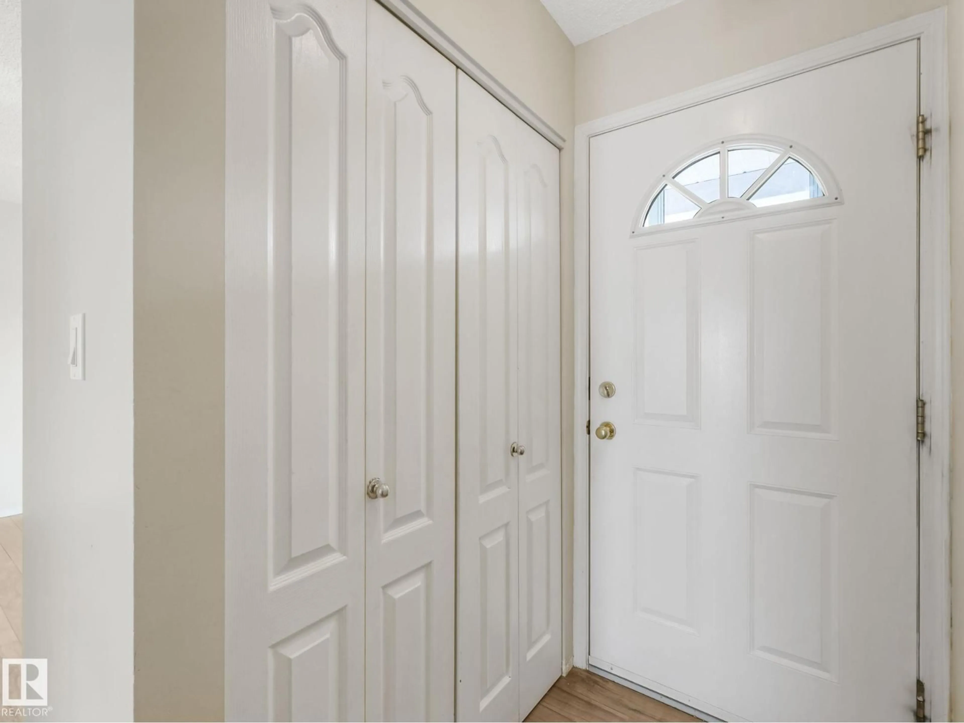 Indoor entryway for #47 - 1033 YOUVILLE DR, Edmonton Alberta T6L6V9