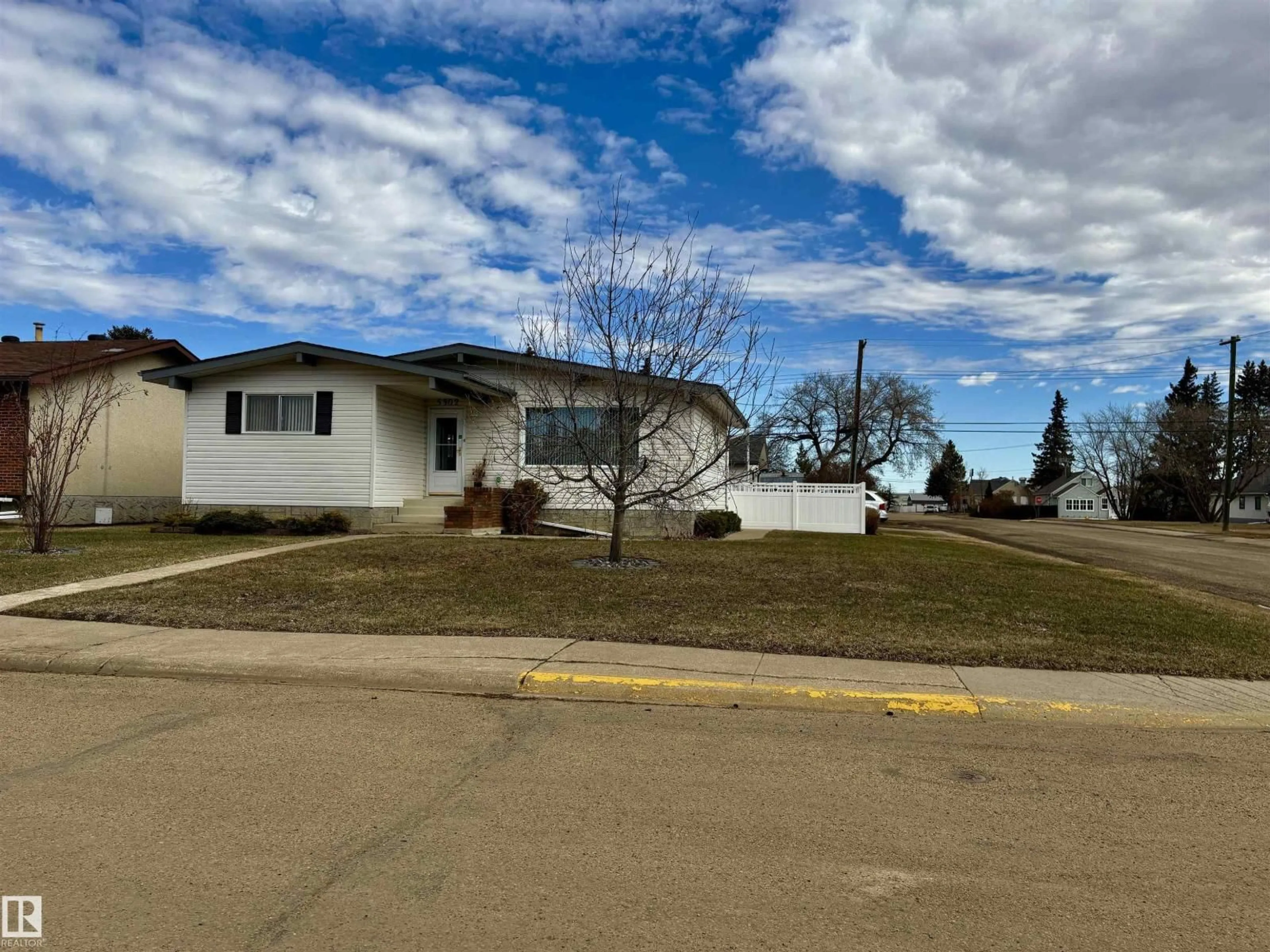 A pic from outside/outdoor area/front of a property/back of a property/a pic from drone, street for 5302 48 AV, Vegreville Alberta T9C1N1