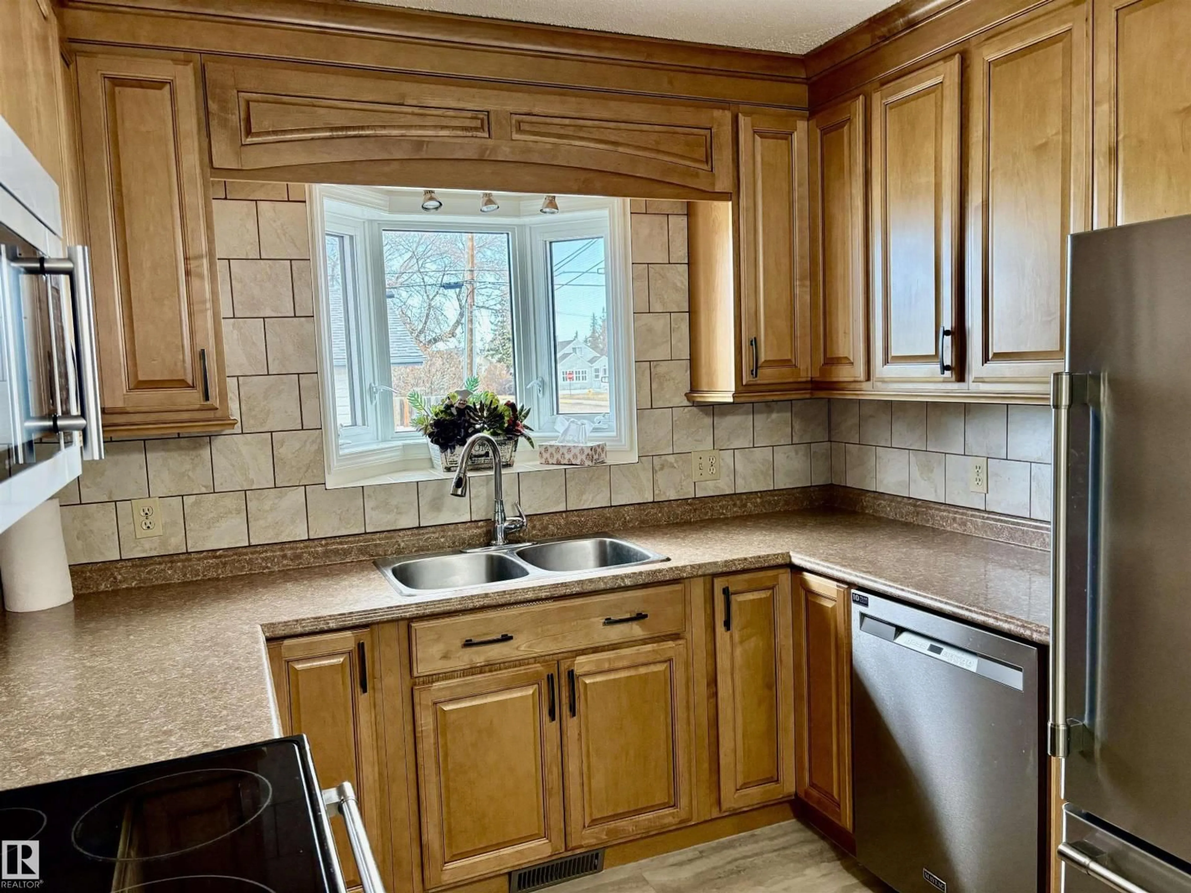 Standard kitchen, unknown for 5302 48 AV, Vegreville Alberta T9C1N1