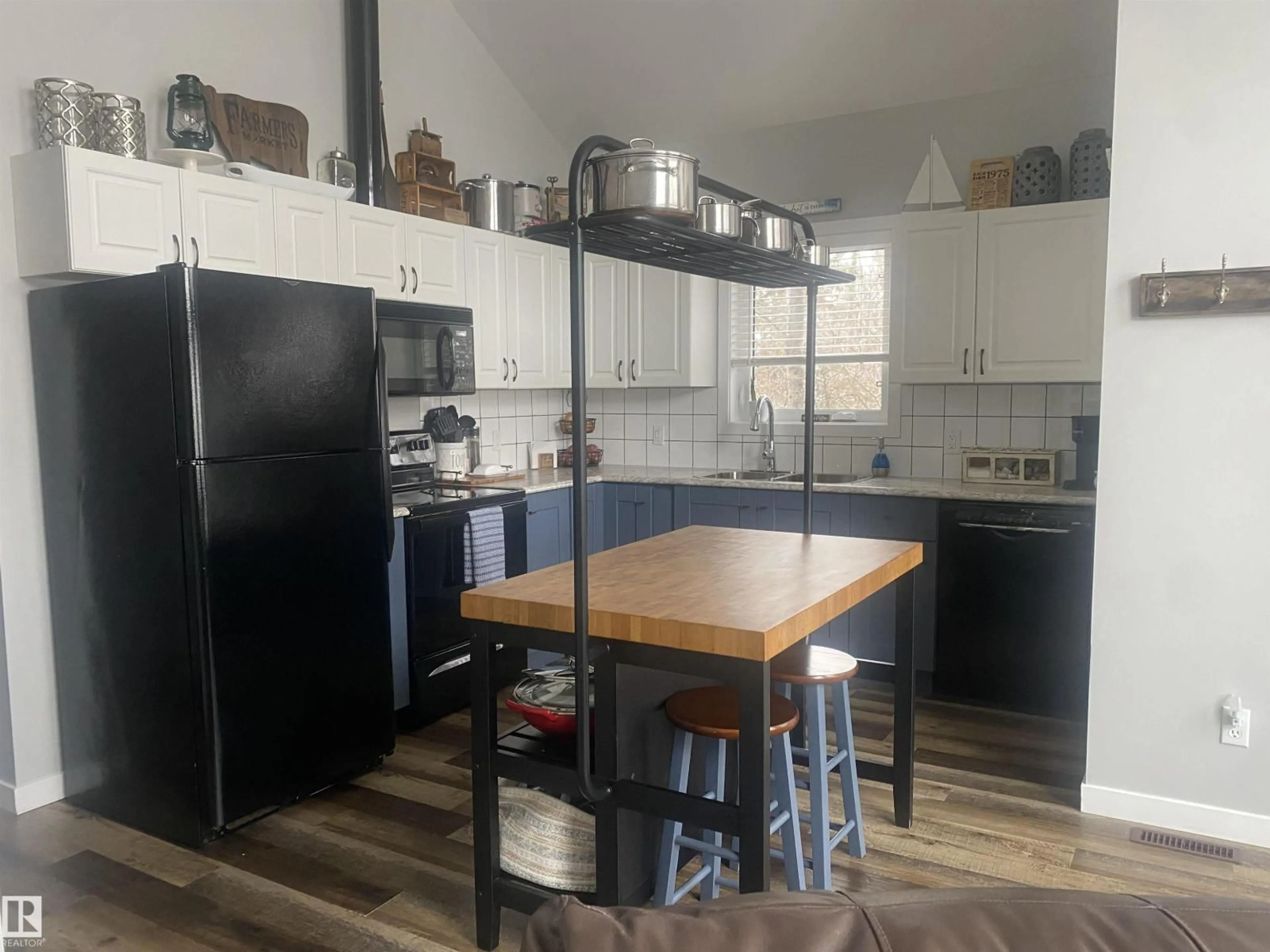 Open concept kitchen, unknown for 633 LAKESIDE PT, Rural Parkland County Alberta T7Z2T5