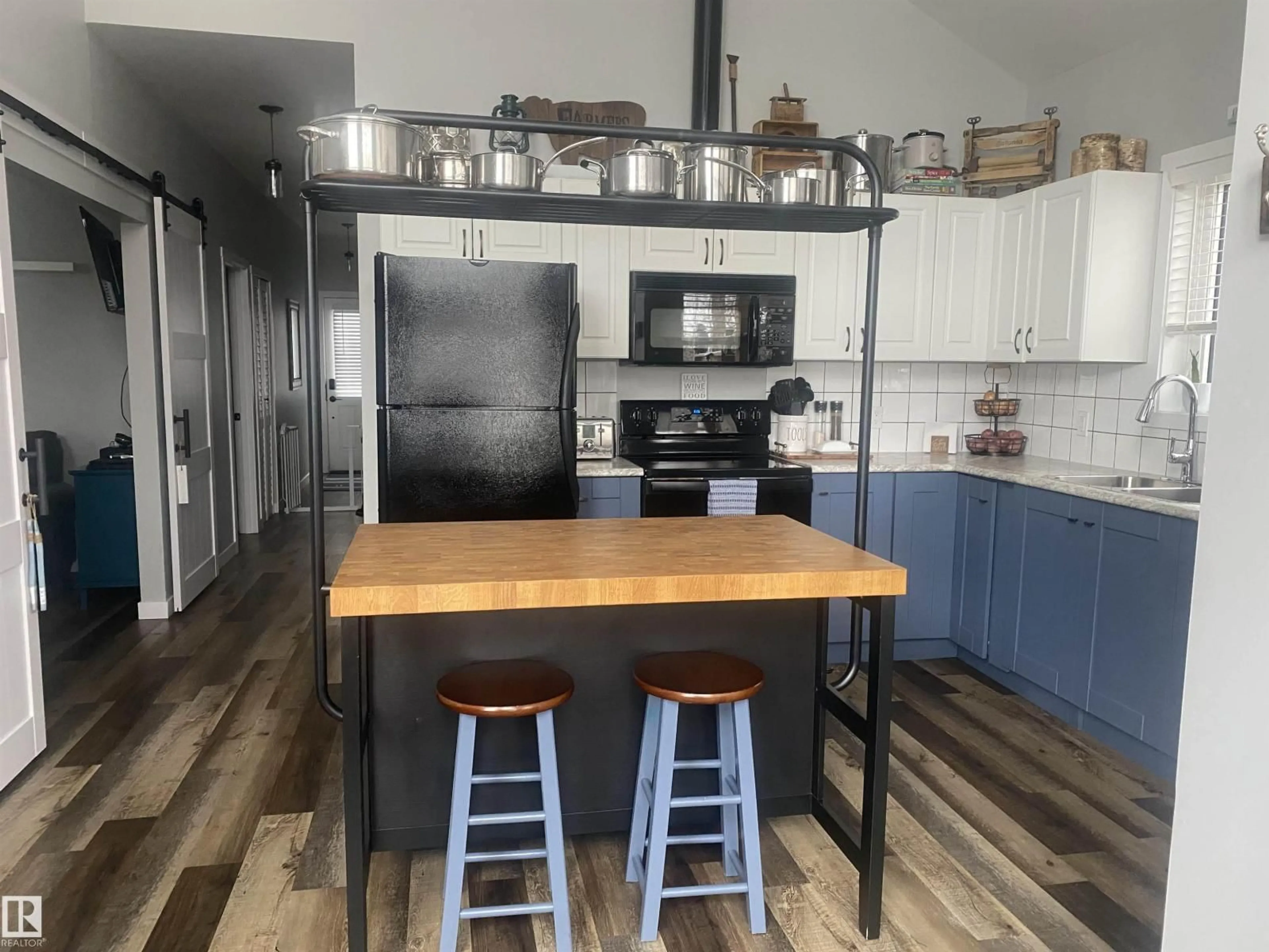 Open concept kitchen, unknown for 633 LAKESIDE PT, Rural Parkland County Alberta T7Z2T5