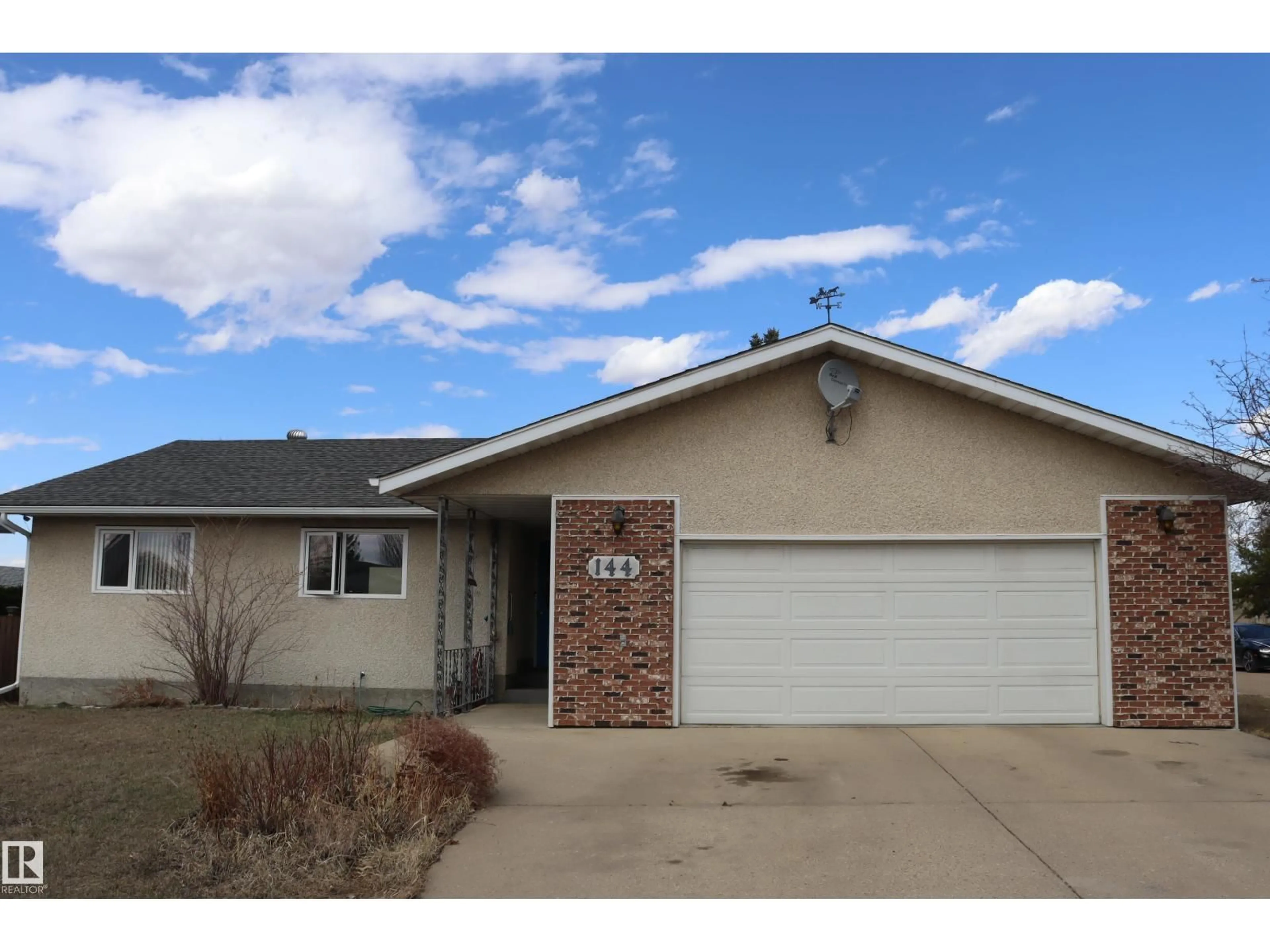 Home with vinyl exterior material, street for 144 WILLOW DR, Wetaskiwin Alberta T9A2W8