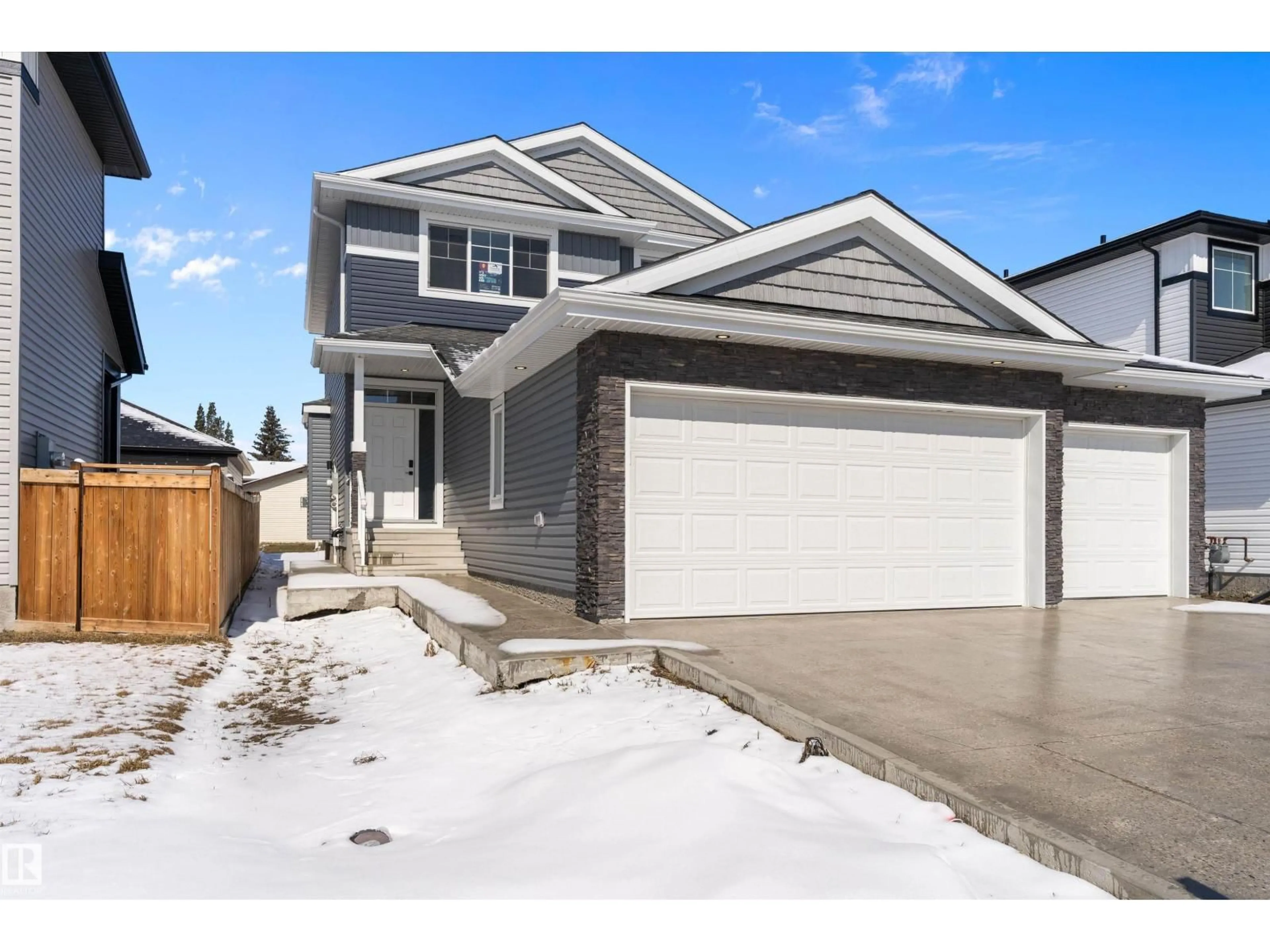 Home with vinyl exterior material, street for 76 MAPLE CR, Gibbons Alberta T0A1N0