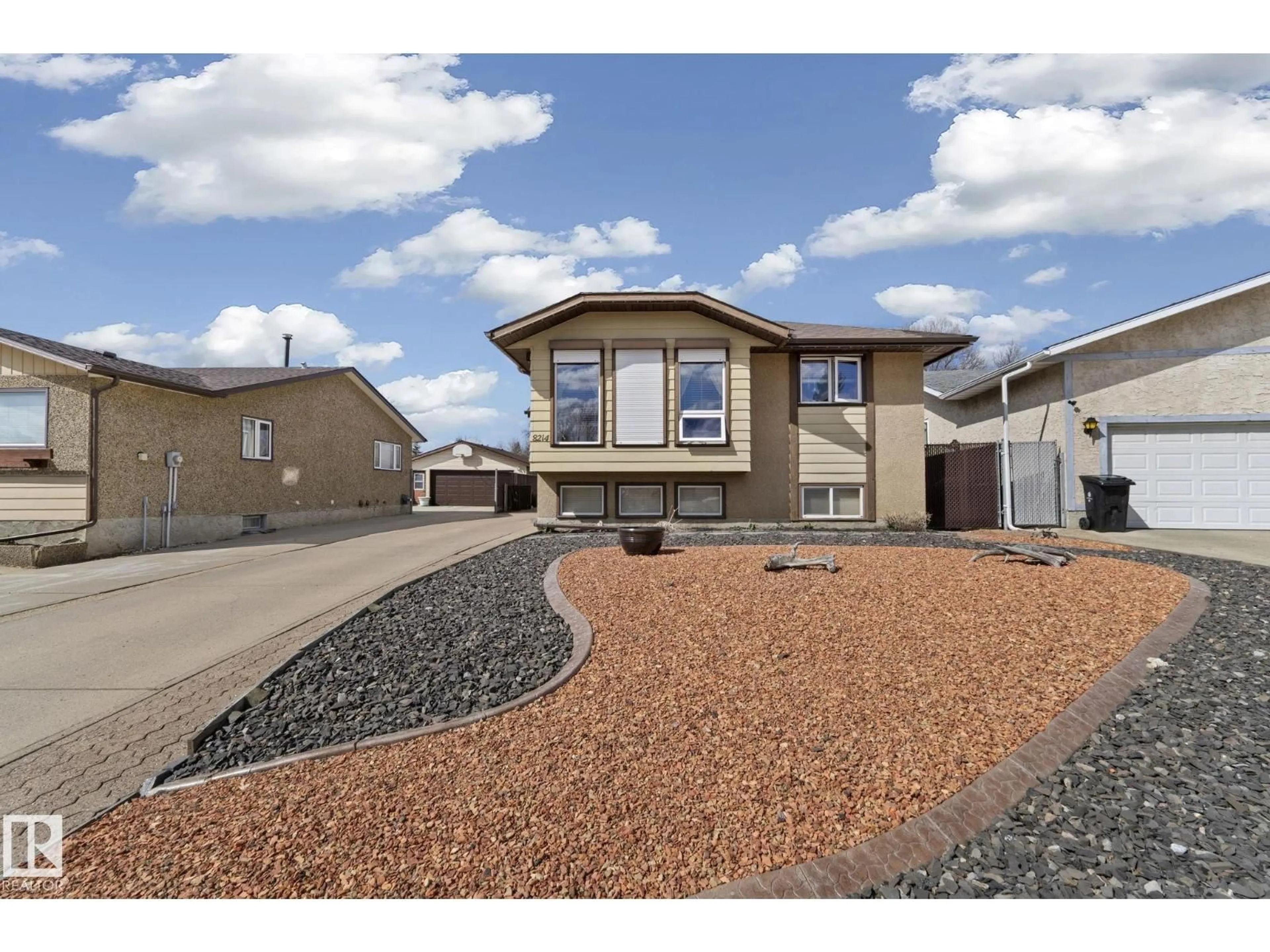 Home with vinyl exterior material, street for 8214 93 AV, Fort Saskatchewan Alberta T8L3P1