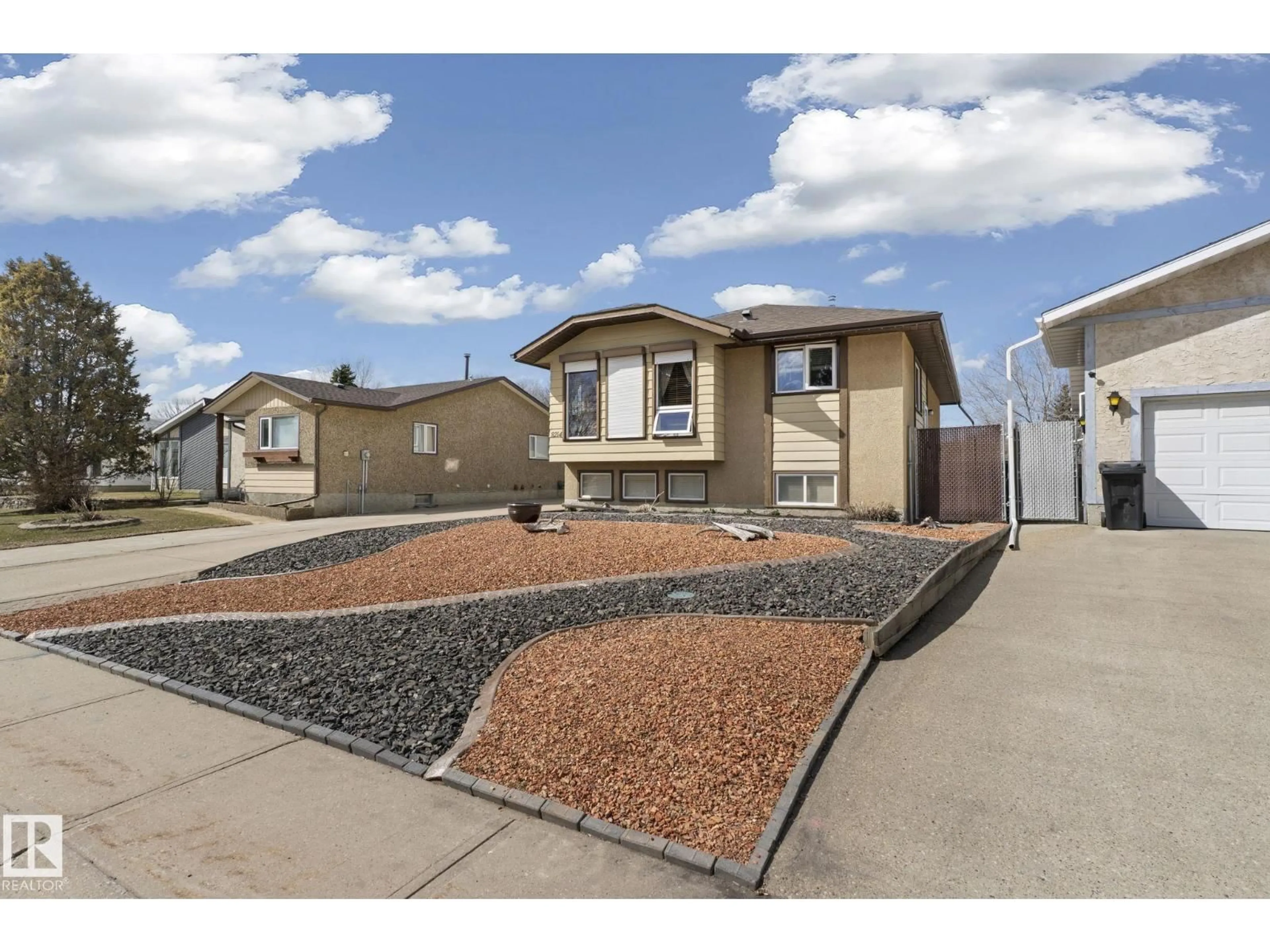 Home with vinyl exterior material, street for 8214 93 AV, Fort Saskatchewan Alberta T8L3P1