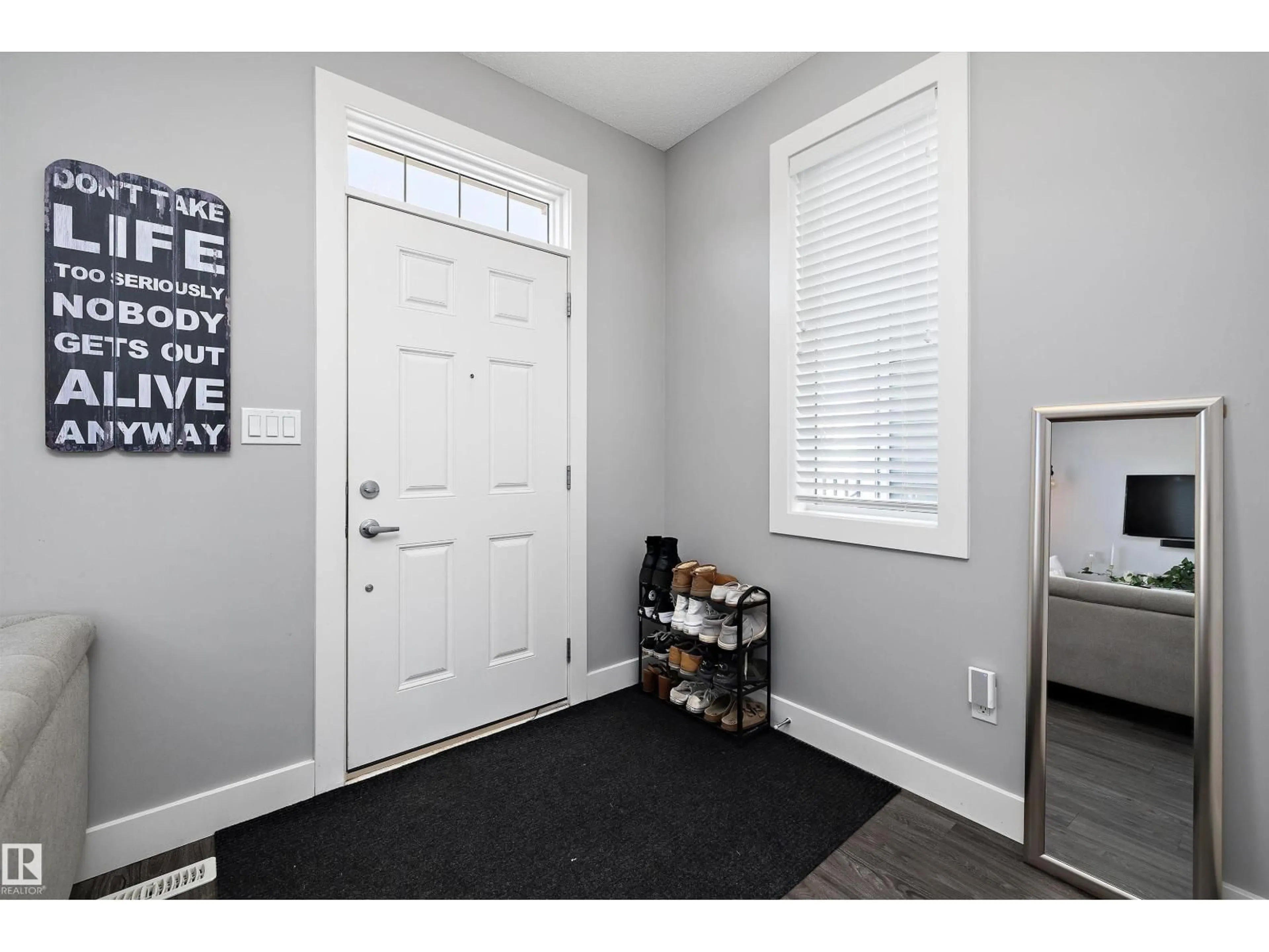 Indoor entryway for 2107 24 ST, Edmonton Alberta T6T0Y8