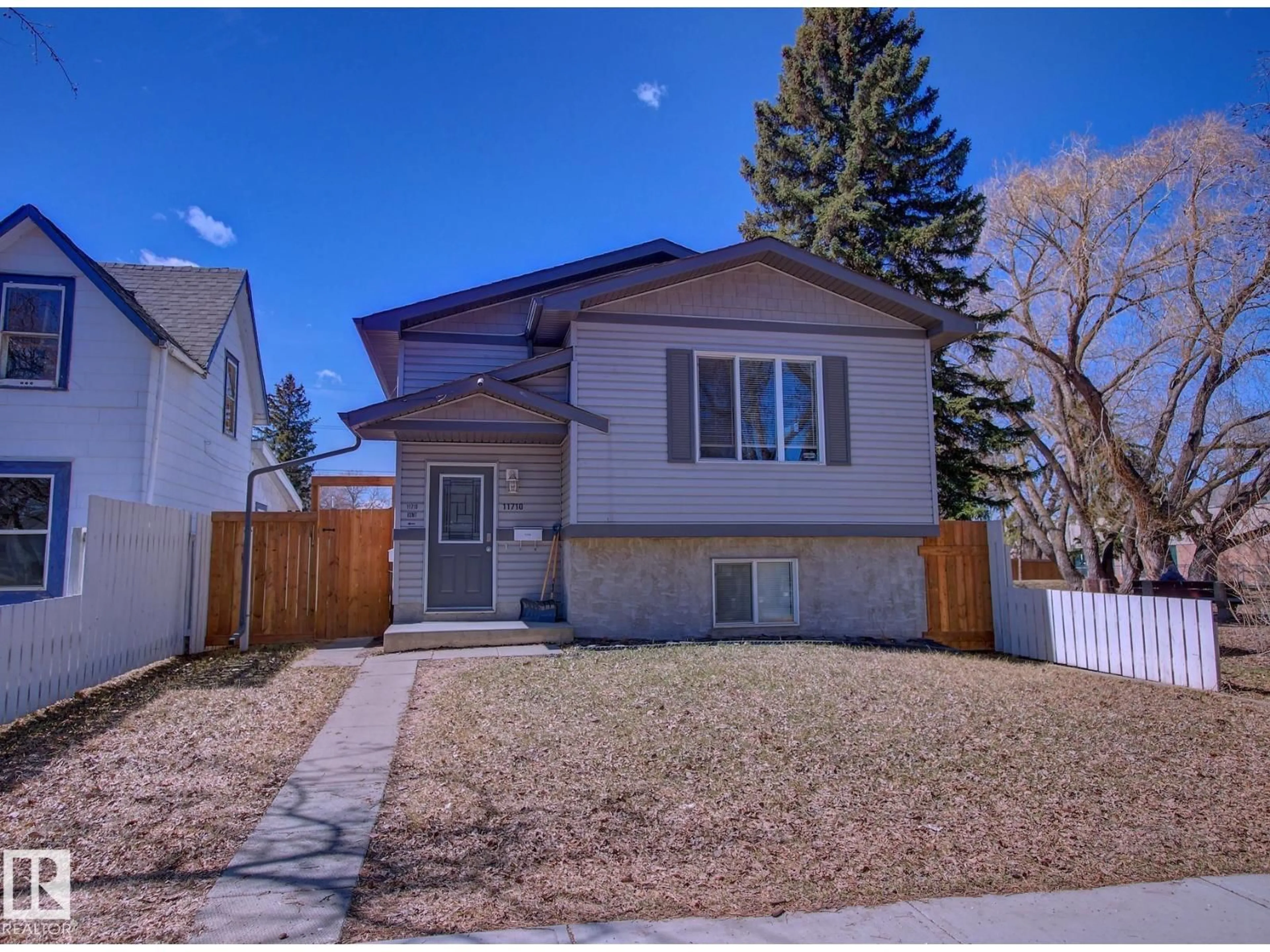 A pic from outside/outdoor area/front of a property/back of a property/a pic from drone, street for NW - 11710 92 ST, Edmonton Alberta T5G1A3