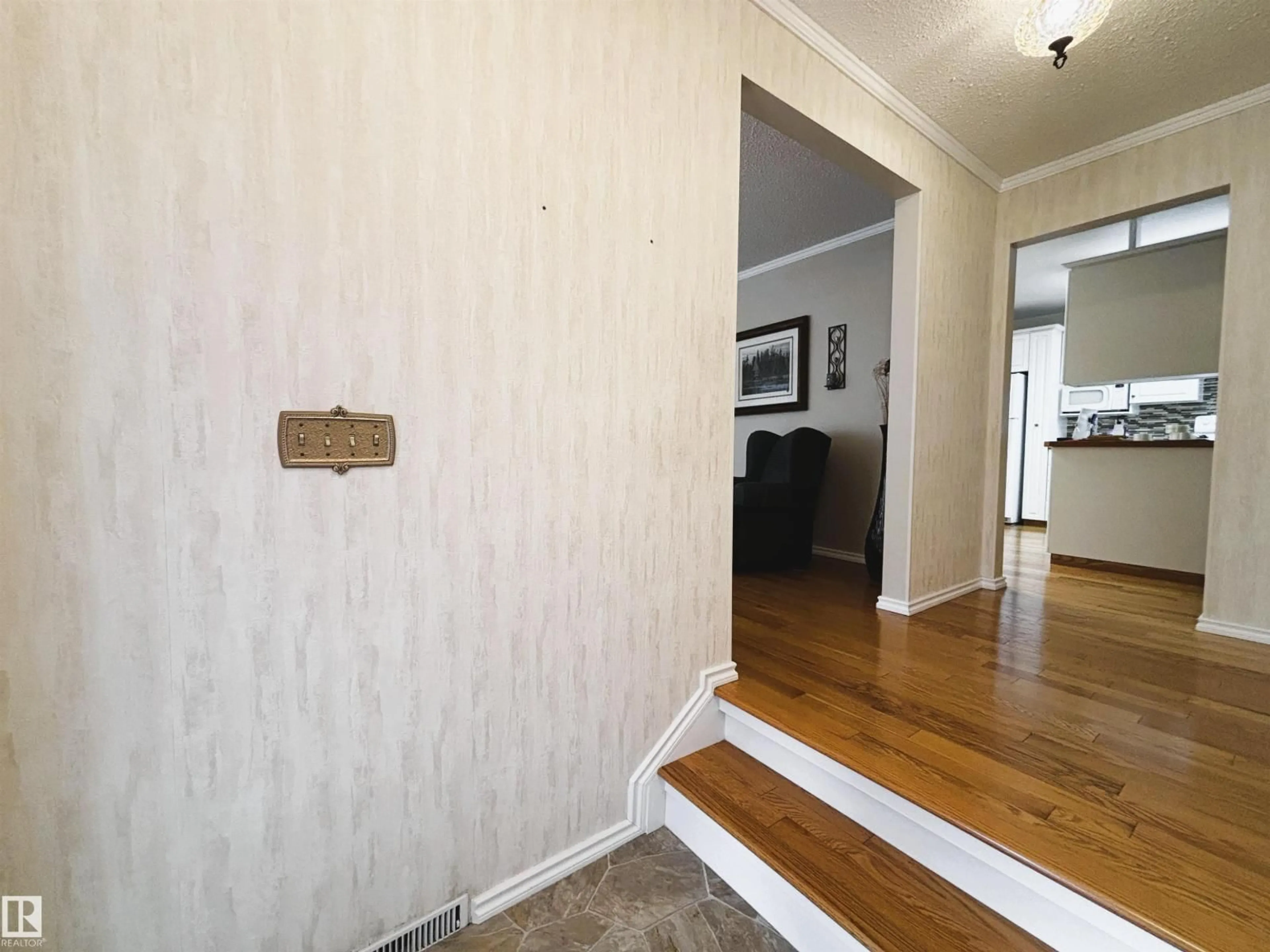 A pic of a room for 11139 30 AV, Edmonton Alberta T6J3Y7