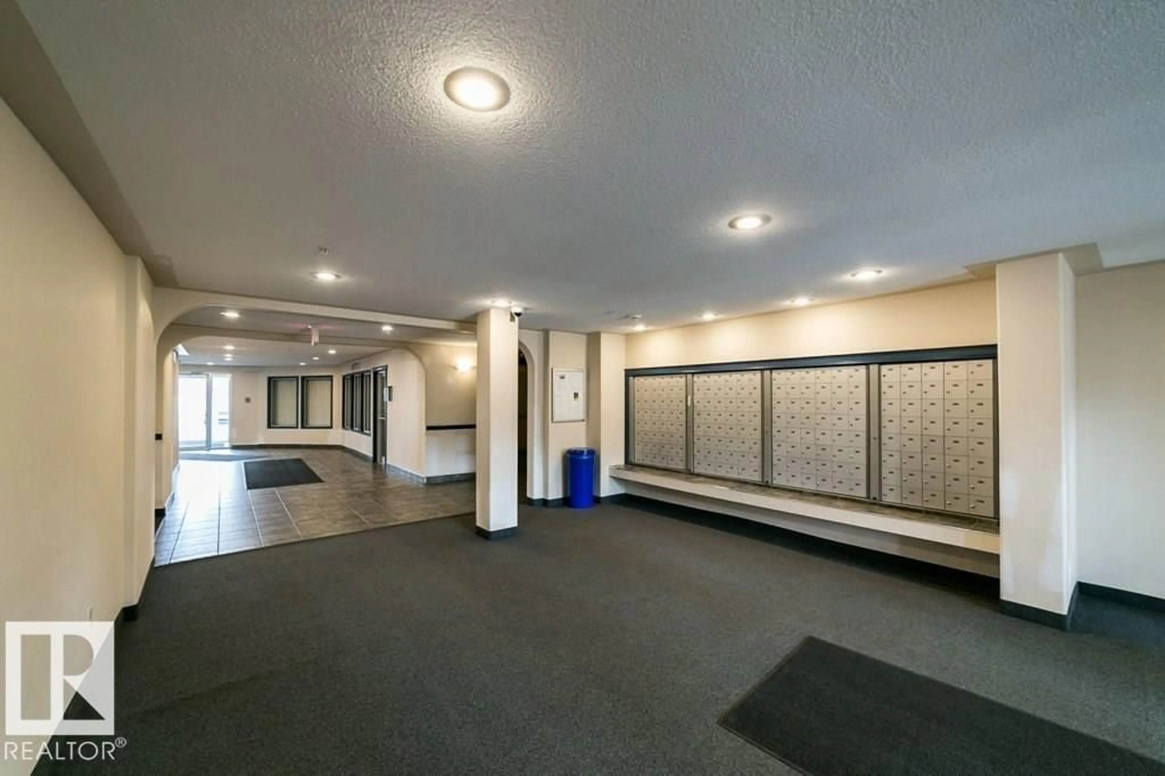 Indoor foyer for #413 - 11325 83 ST, Edmonton Alberta T5B4W5
