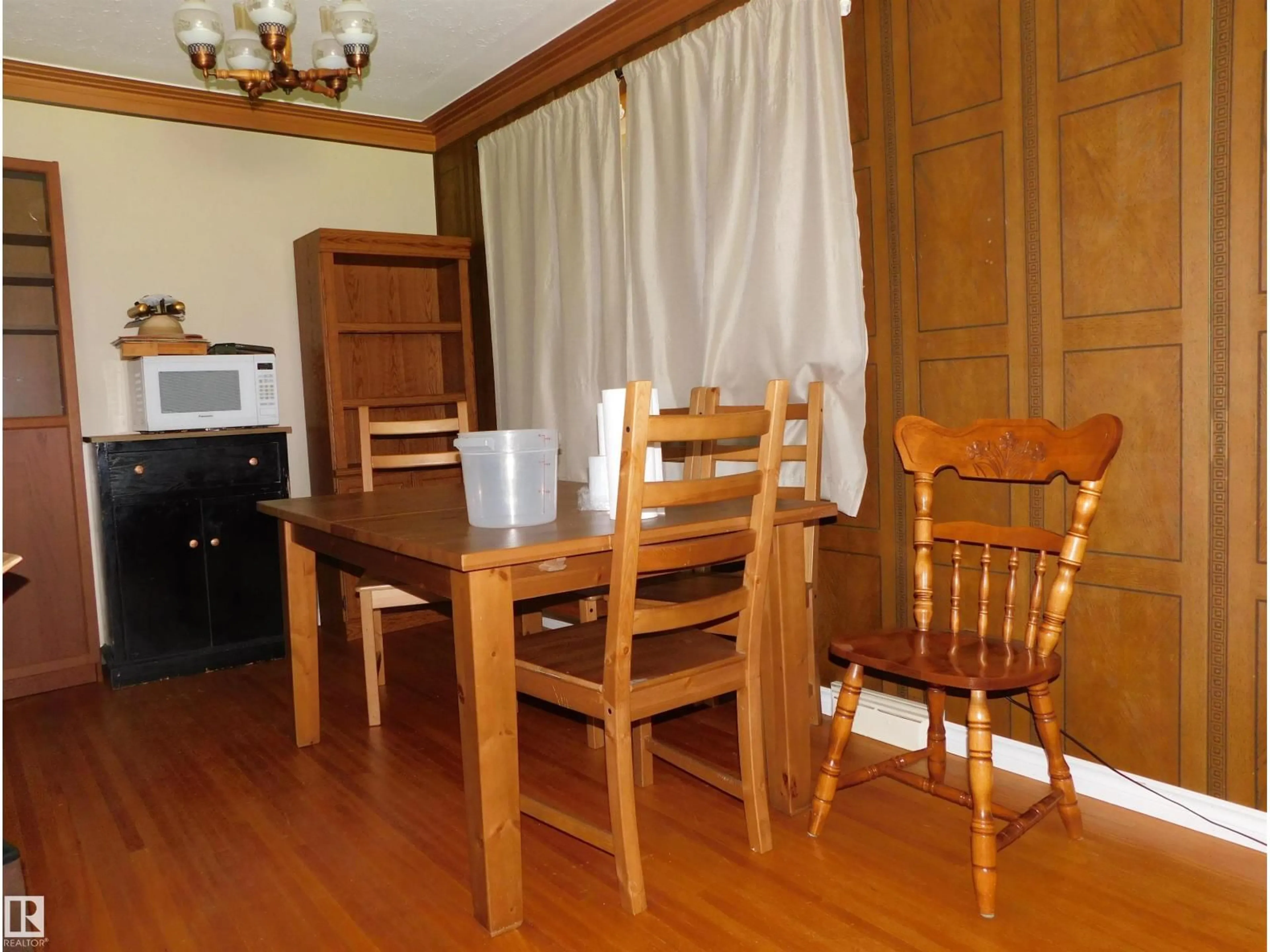 Dining room, wood/laminate floor for 12356 132 ST, Edmonton Alberta T5L1P8