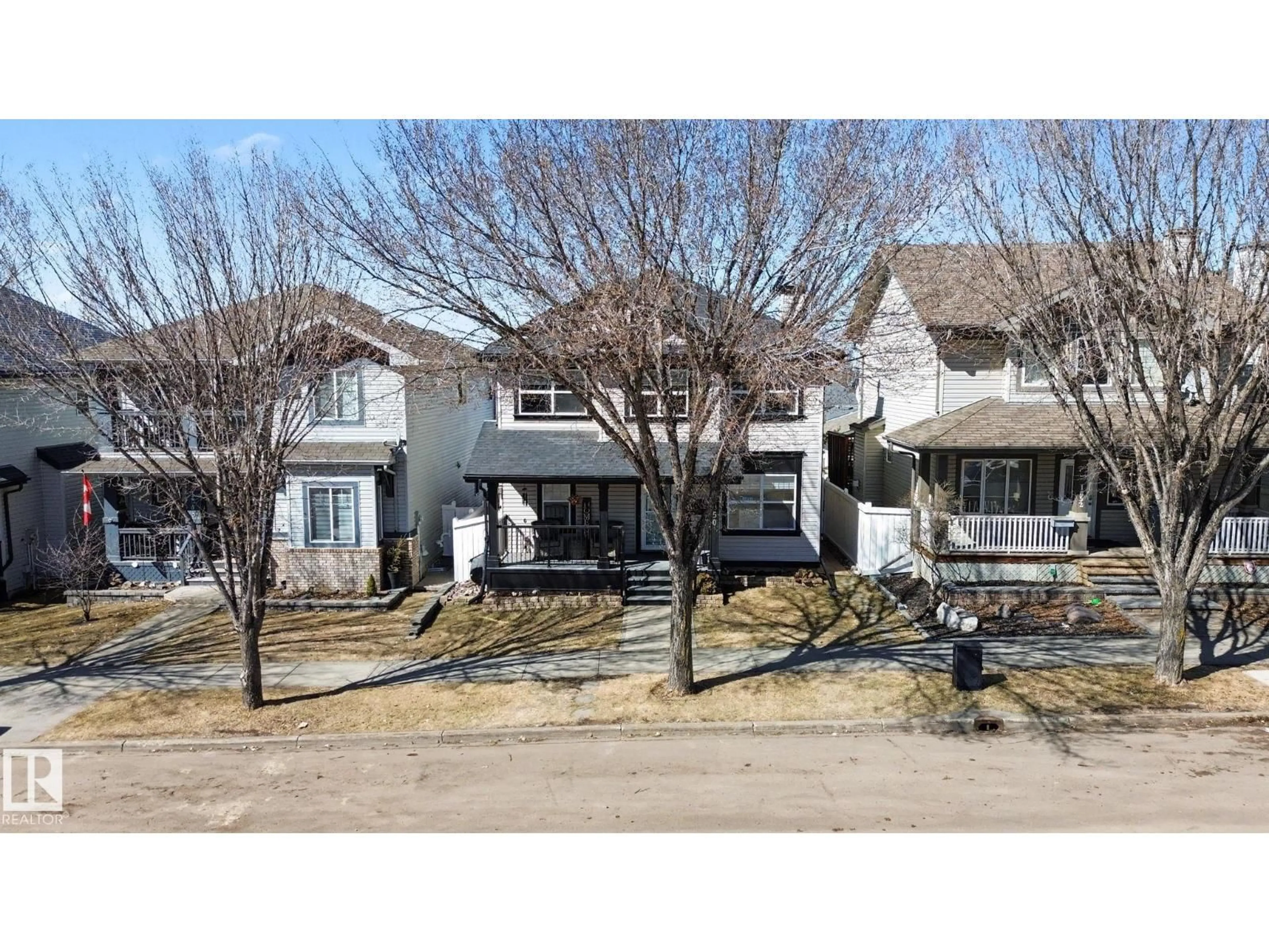 A pic from outside/outdoor area/front of a property/back of a property/a pic from drone, street for 1850 TOWNE CENTRE BV, Edmonton Alberta T6R3A2