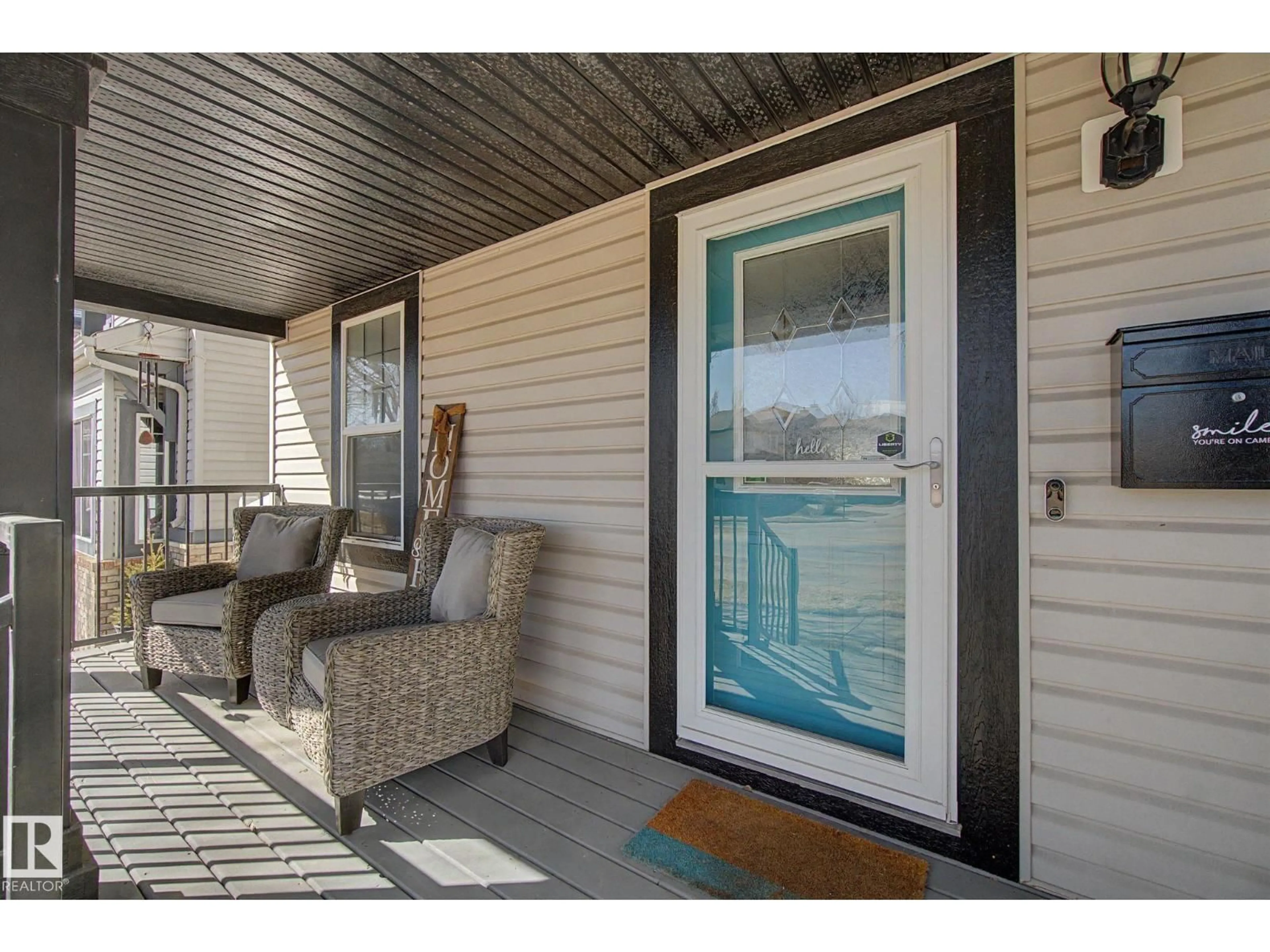 Indoor entryway for 1850 TOWNE CENTRE BV, Edmonton Alberta T6R3A2