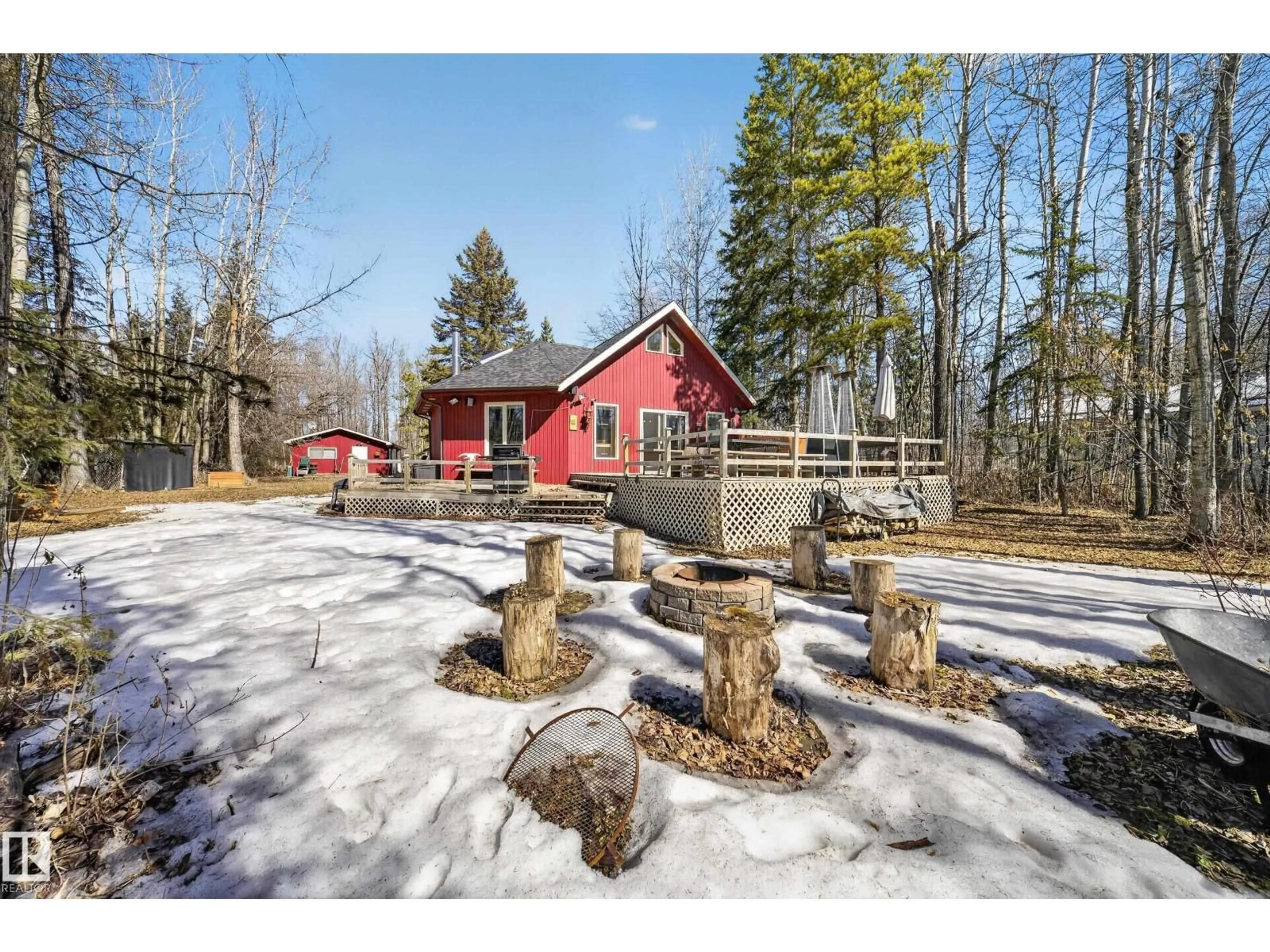 A pic from outside/outdoor area/front of a property/back of a property/a pic from drone, water/lake/river/ocean view for 132 SUNDANCE BV, Rural Leduc County Alberta T0C2P0