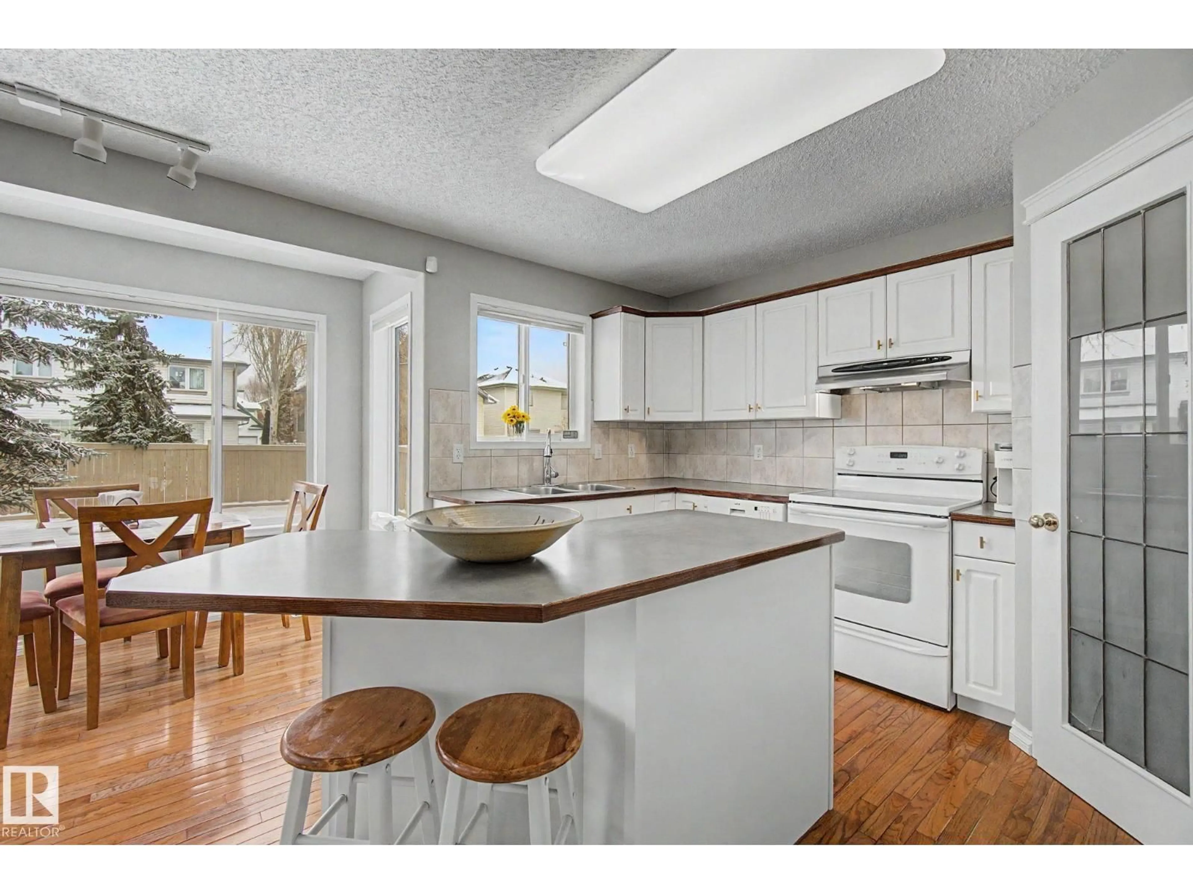 Open concept kitchen, unknown for 11732 10 AV NW, Edmonton Alberta T6J7A6
