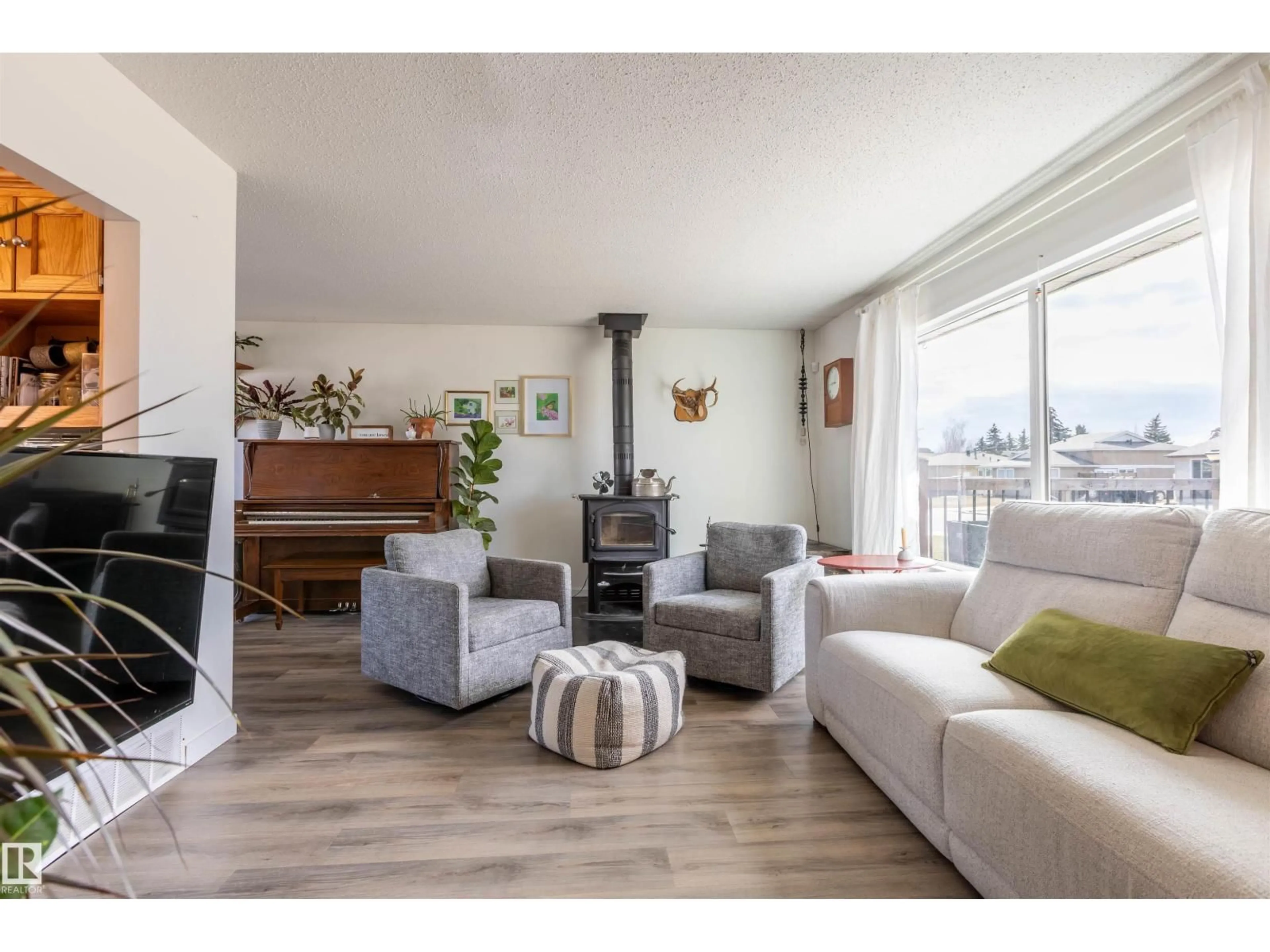 Living room with furniture, wood/laminate floor for 9310 98 AV, Morinville Alberta T8R1J4