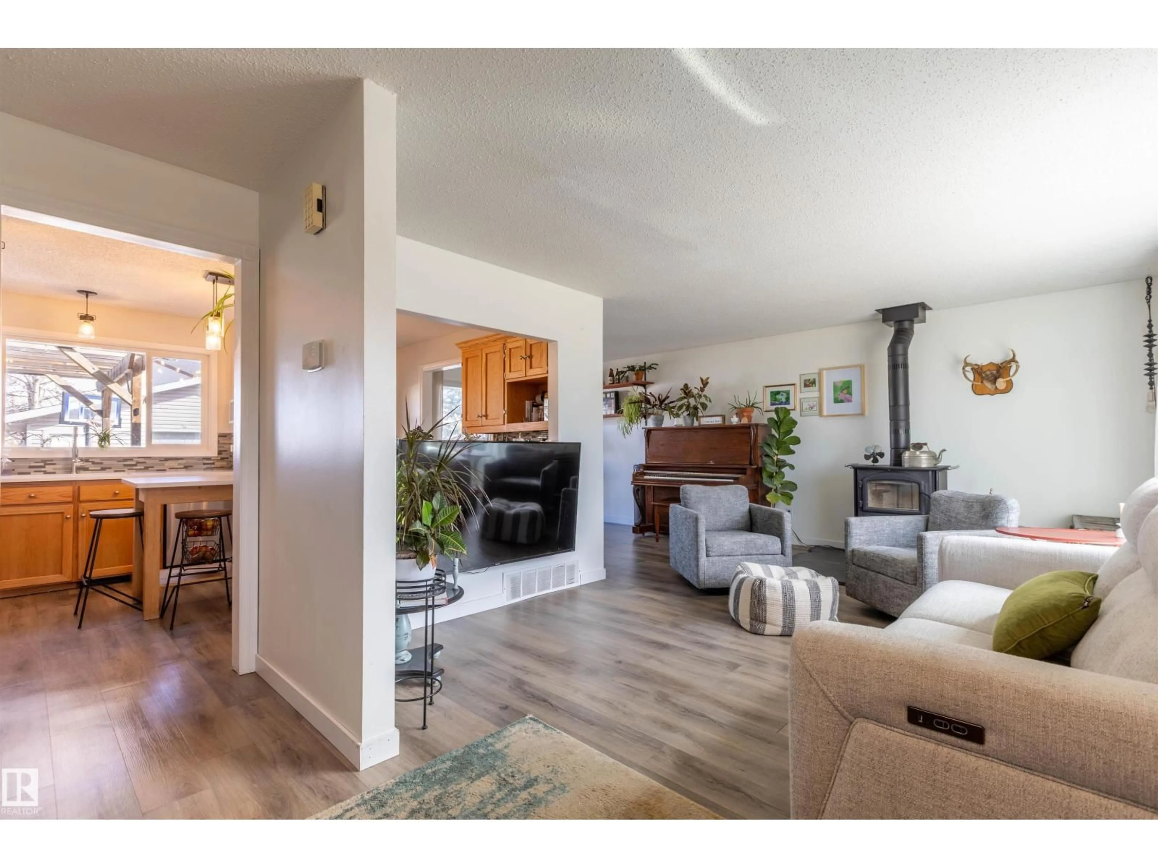 Living room with furniture, wood/laminate floor for 9310 98 AV, Morinville Alberta T8R1J4