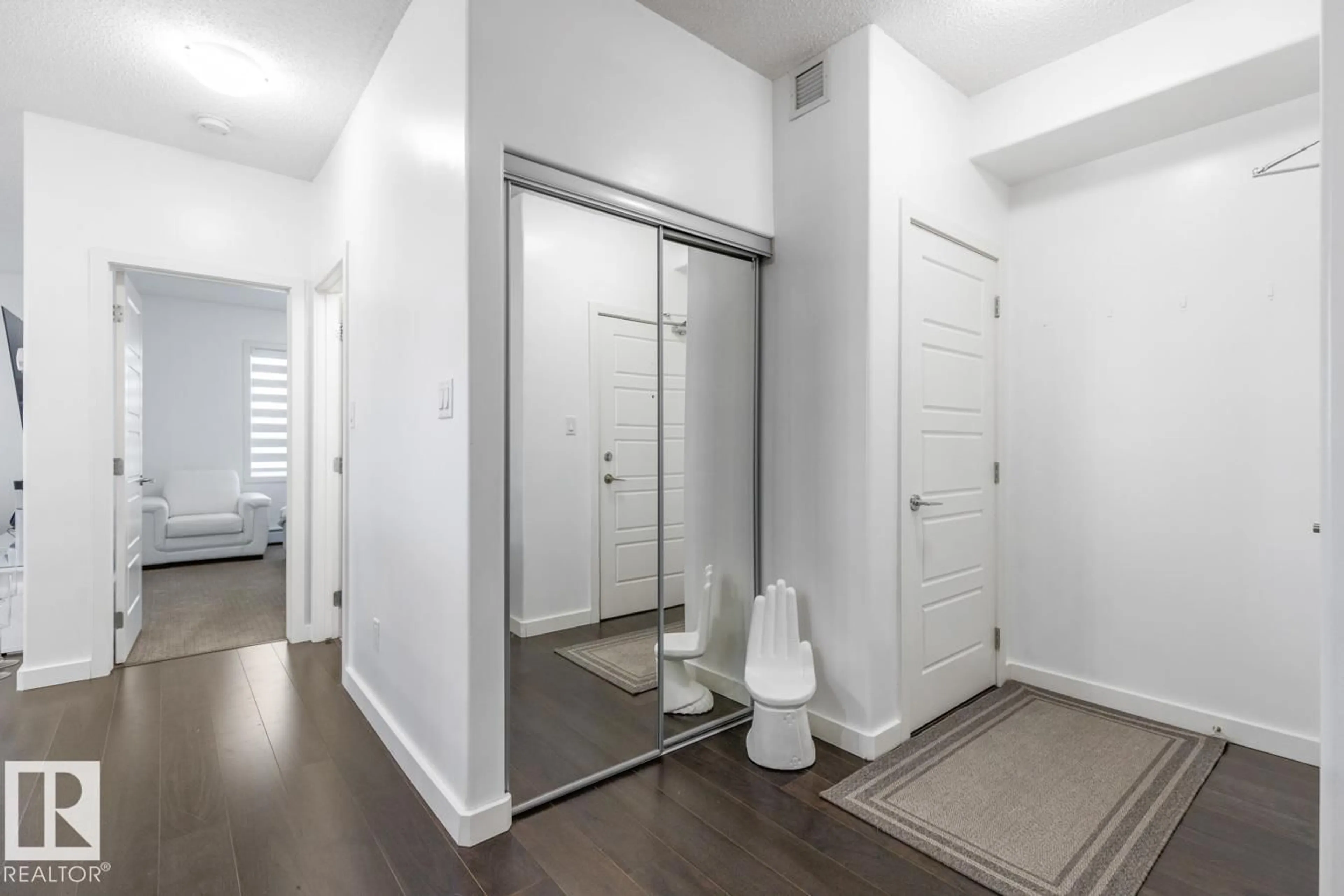 Indoor entryway for 320 - 122 AMBLESIDE LINK LI, Edmonton Alberta T6W2Z9