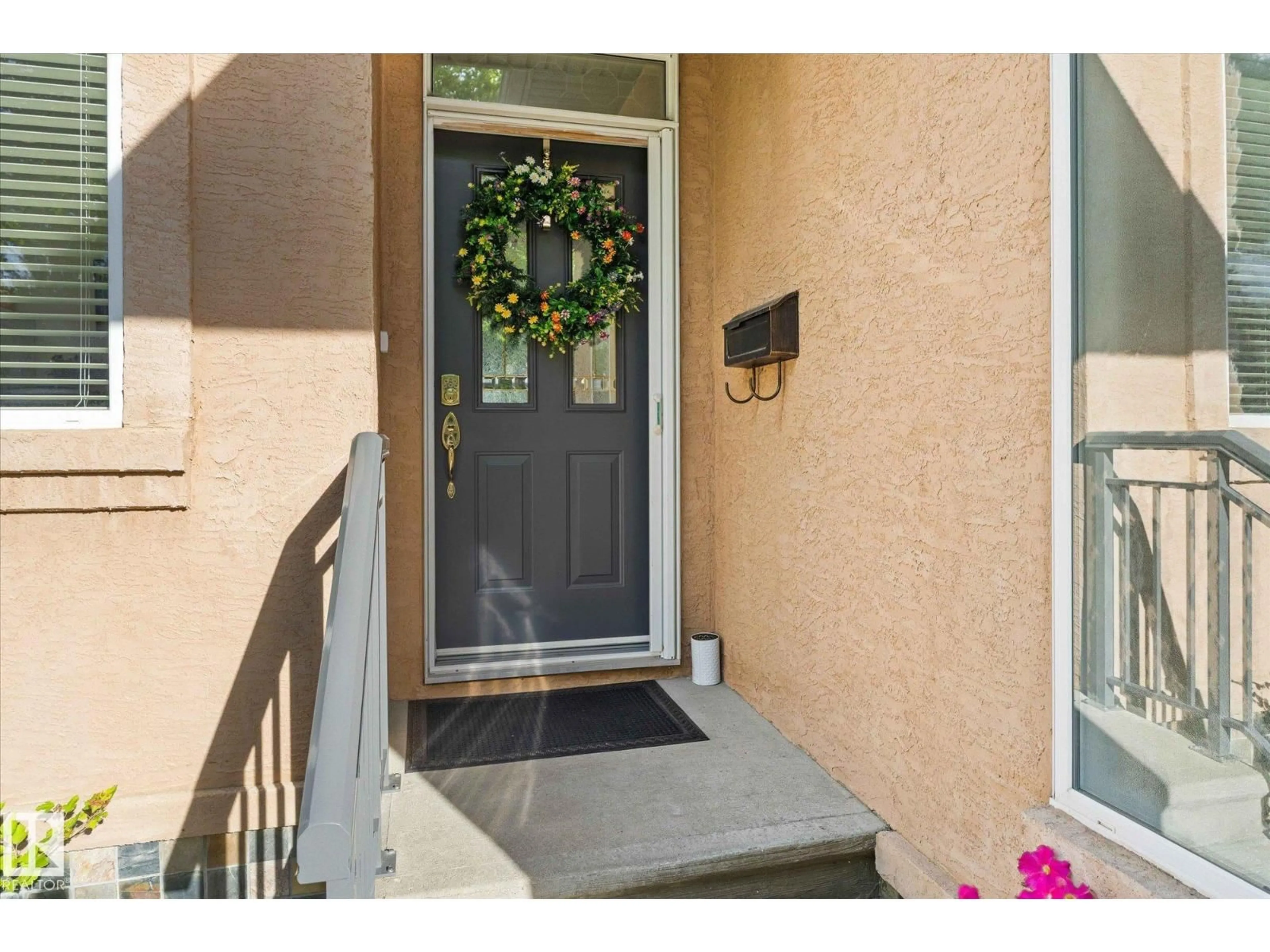 Indoor entryway for #6 - 50 OAKRIDGE DR, St. Albert Alberta T8N7A1