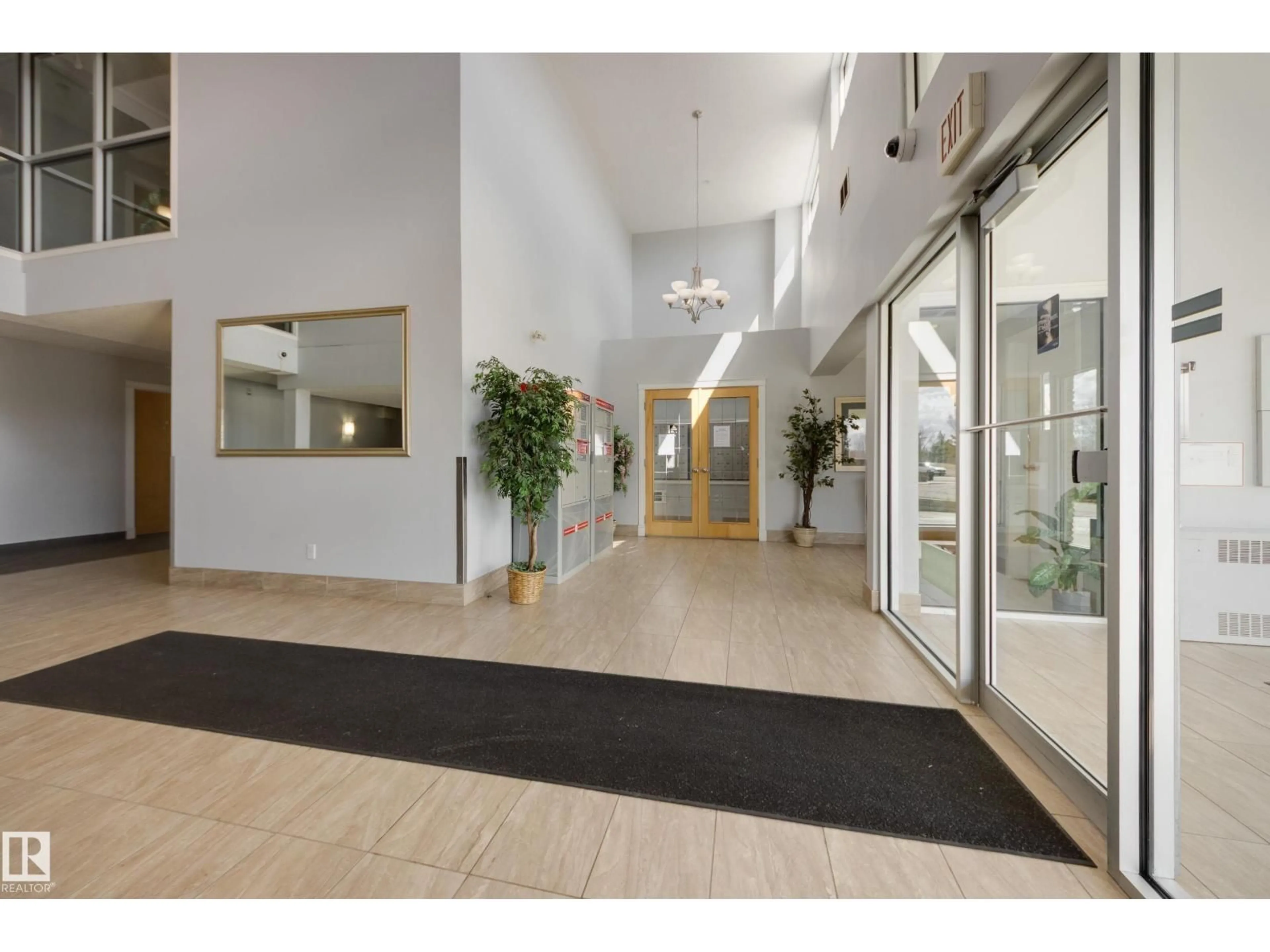 Indoor foyer for 528 17404 64 AV NW, Edmonton Alberta T5T6X4