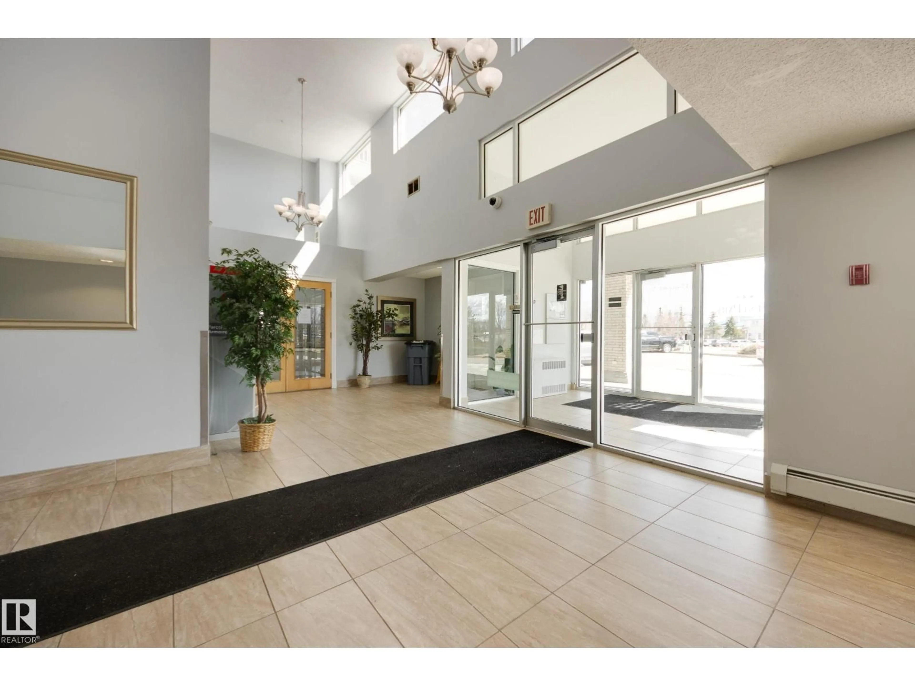 Indoor foyer for 528 17404 64 AV NW, Edmonton Alberta T5T6X4