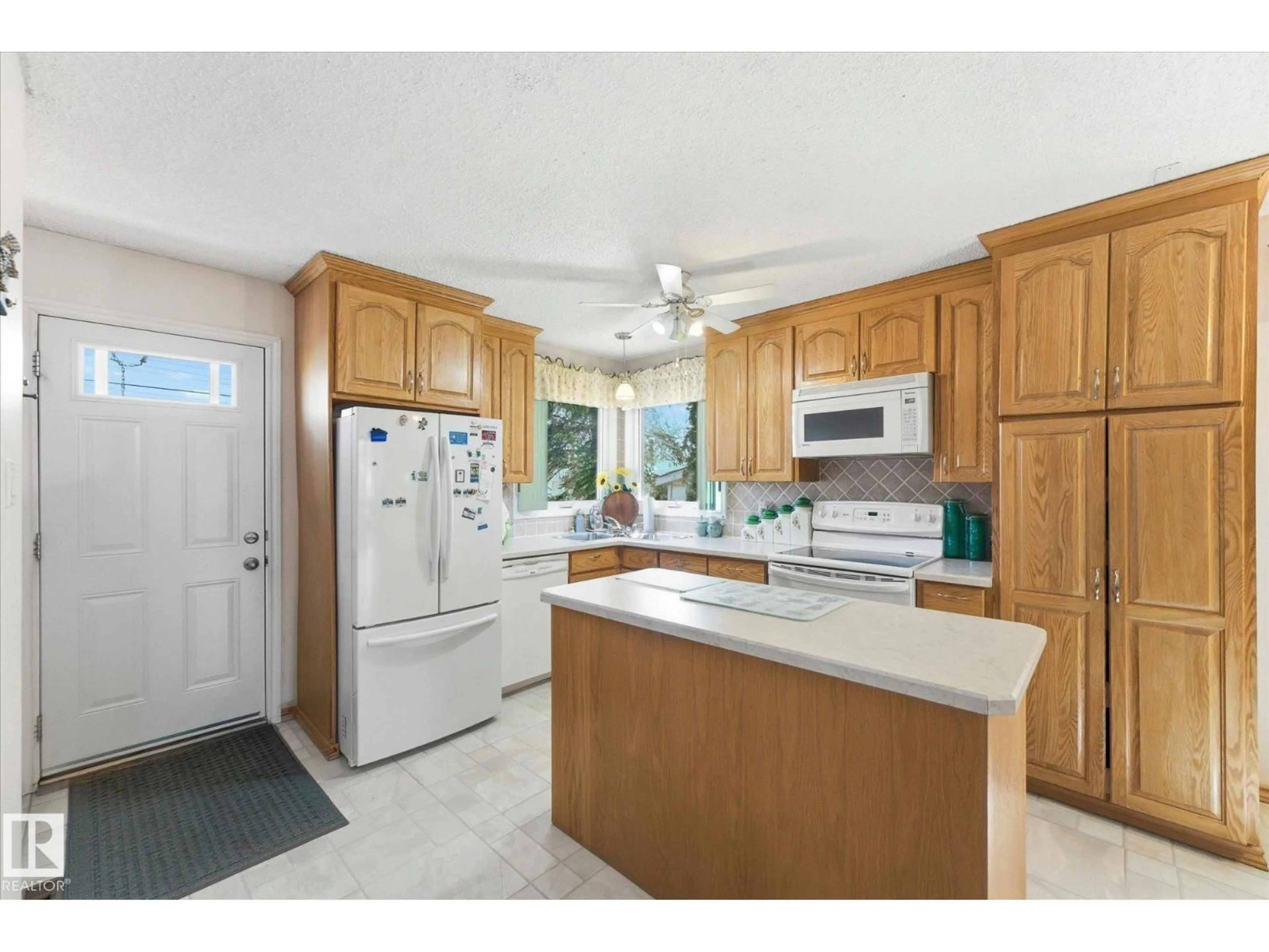 Standard kitchen, ceramic/tile floor for 5415 48 ST, Stony Plain Alberta T7Z1E3