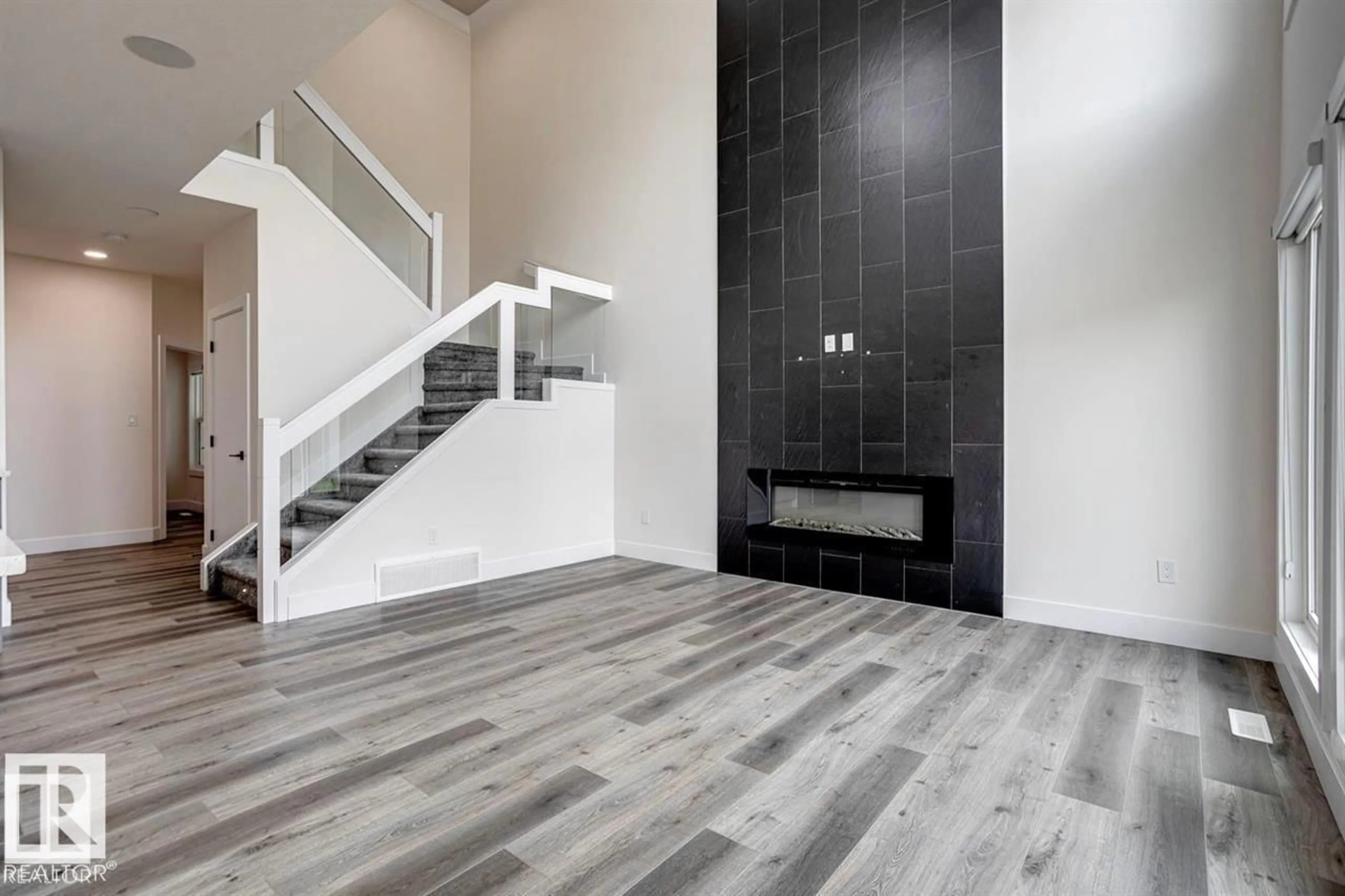 Indoor entryway for W SW - 5210 KIMBALL CR, Edmonton Alberta T6W4Z2