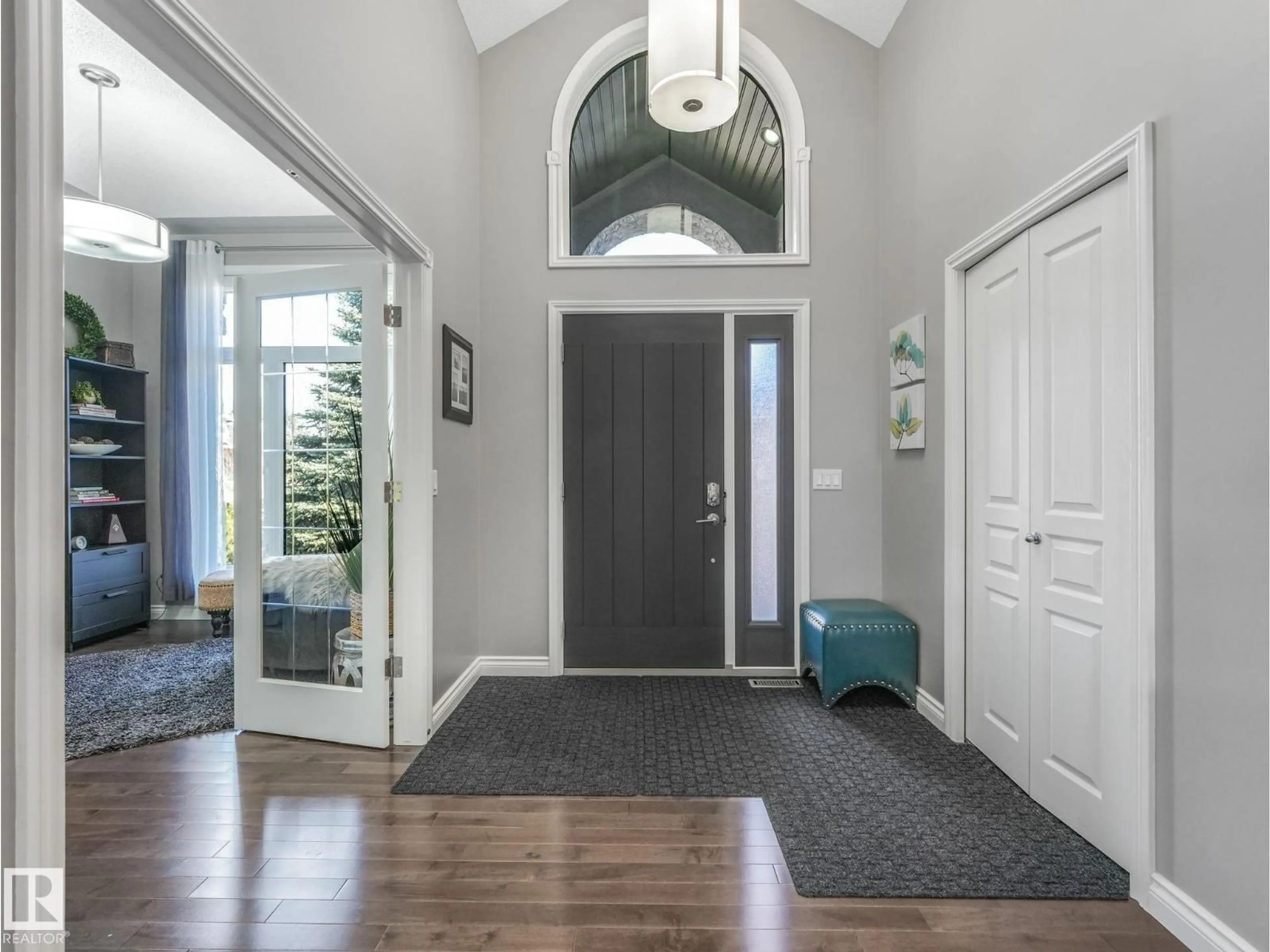 Indoor entryway for 67 LEONARD DR, St. Albert Alberta T8N6V6